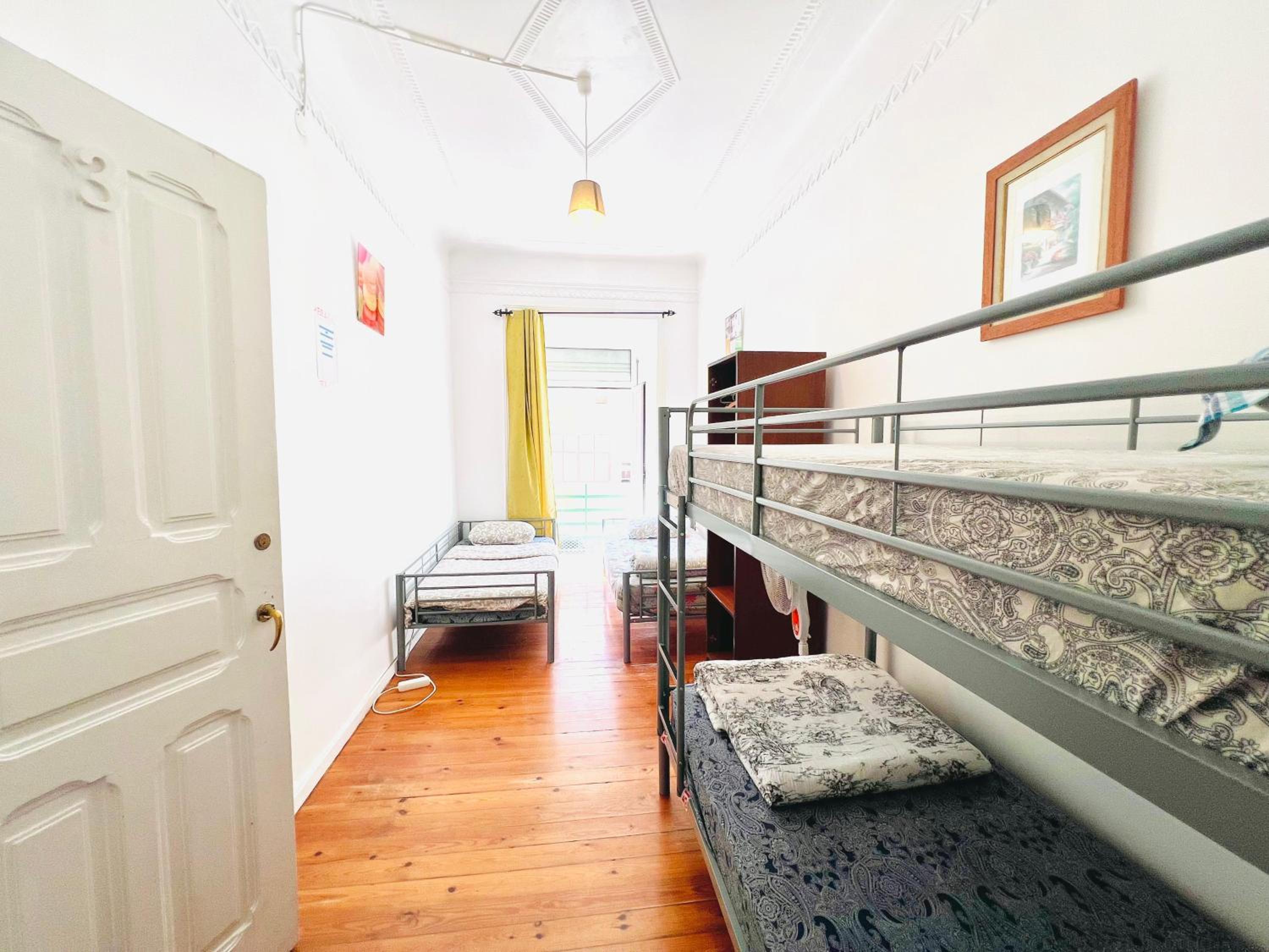 Quadruple Room with Balcony - Photo 2