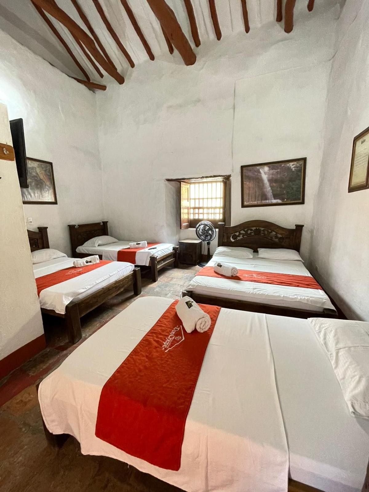 Quadruple Room with Private Bathroom photo 1
