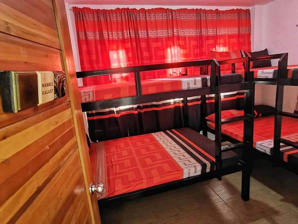 Five-Bedroom House photo 2