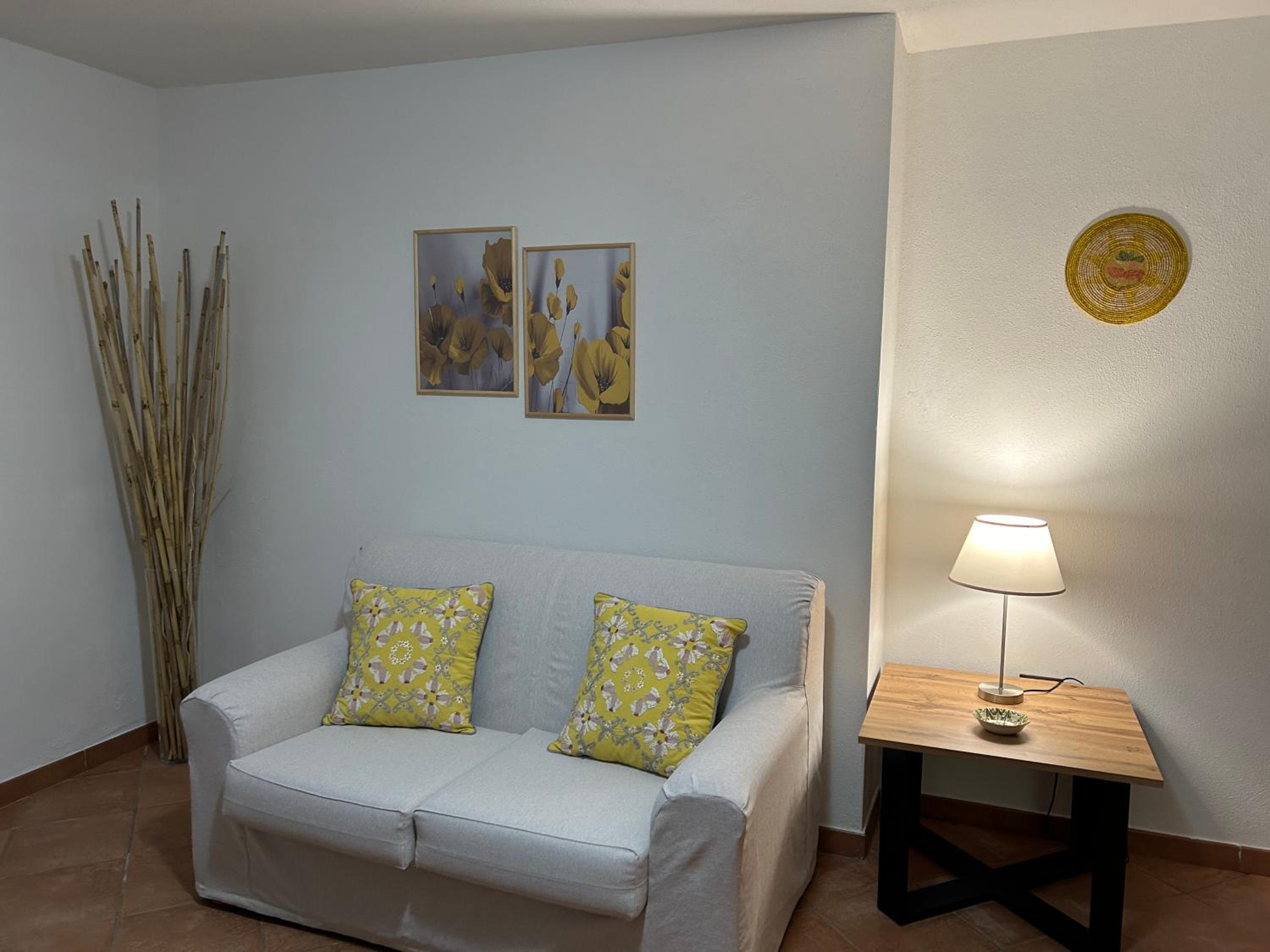One-Bedroom Apartment photo 1