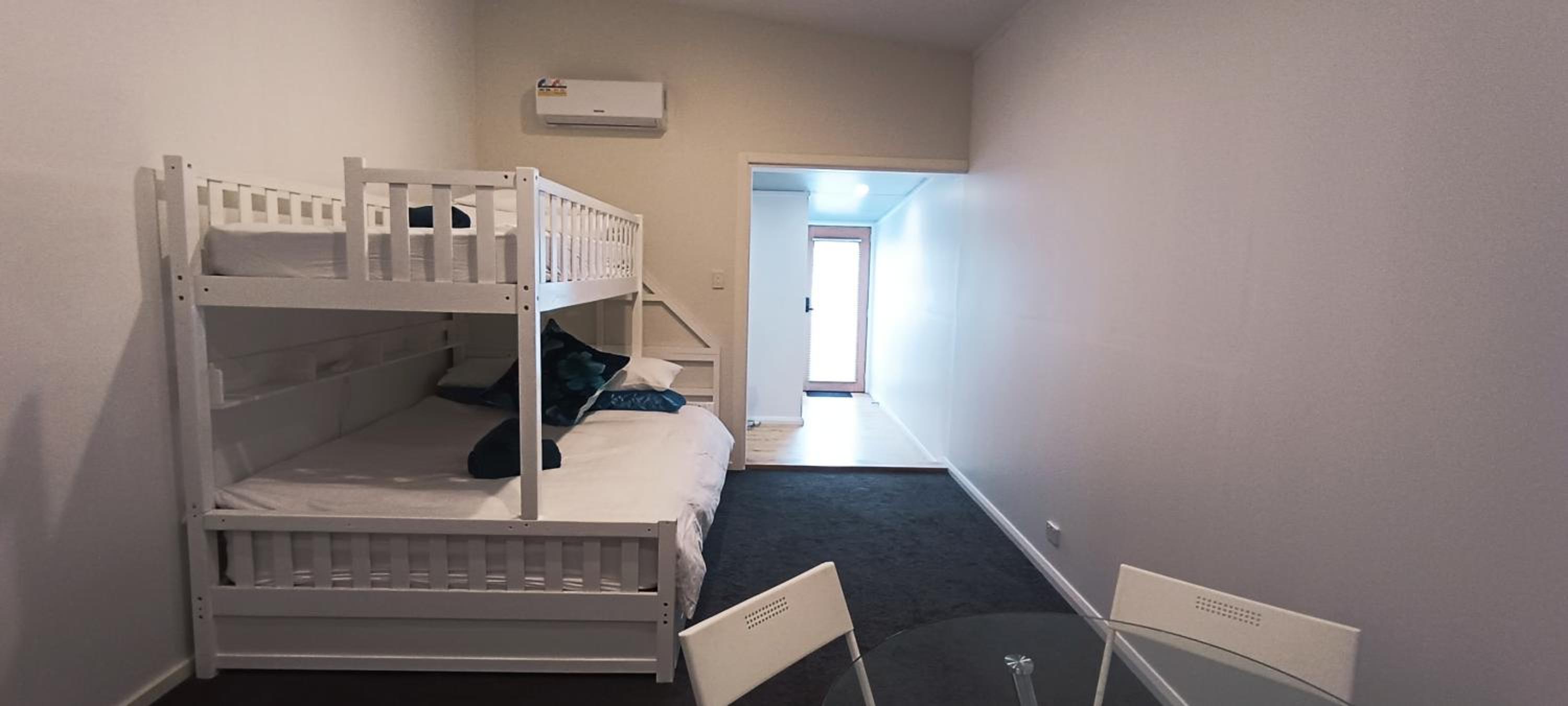 Family Room with Private Bathroom photo 3