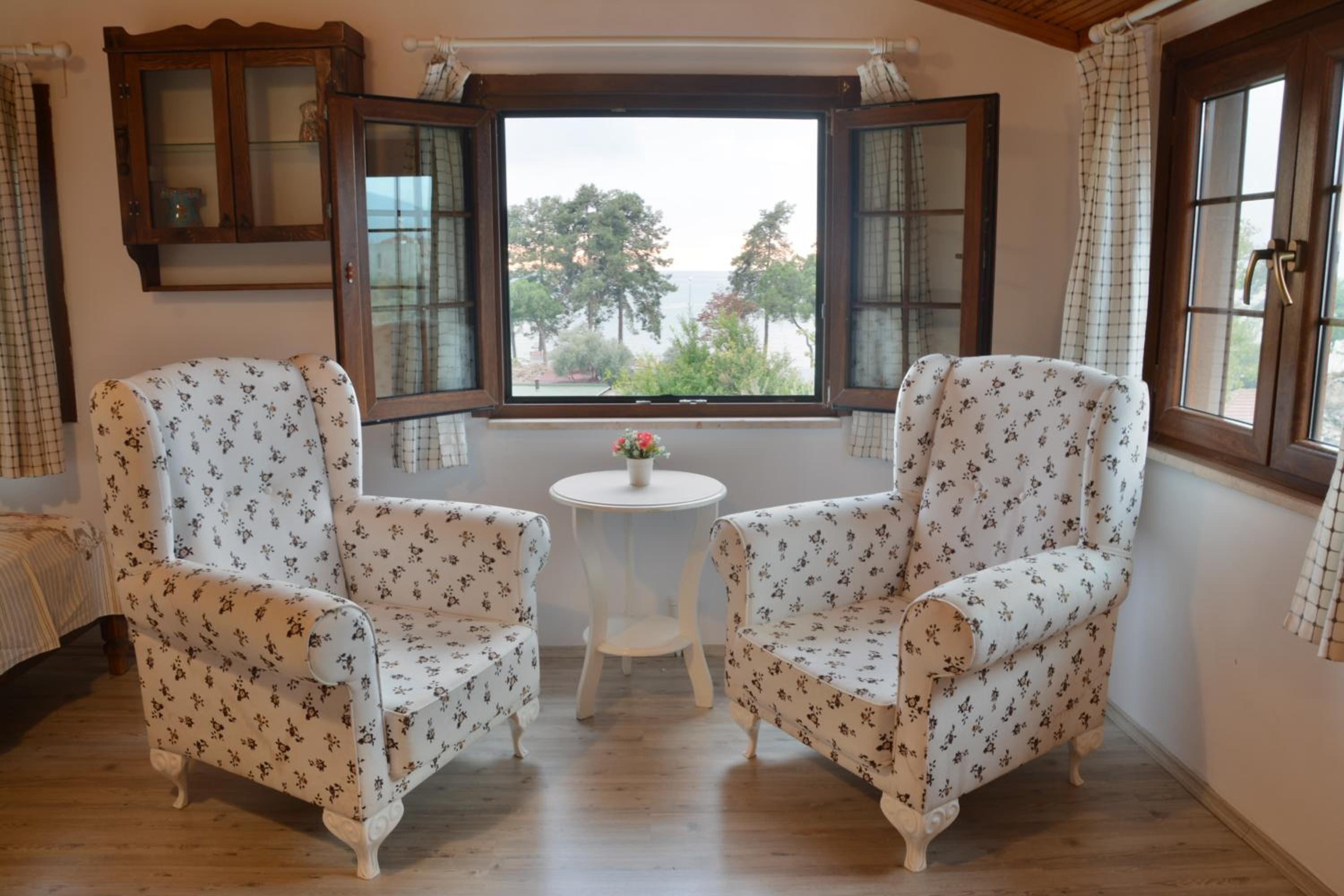 Suite with Lake View
