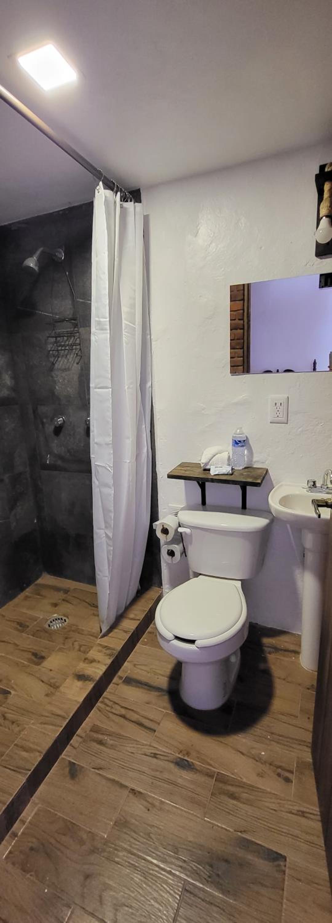 Twin Room with Private Bathroom photo 3