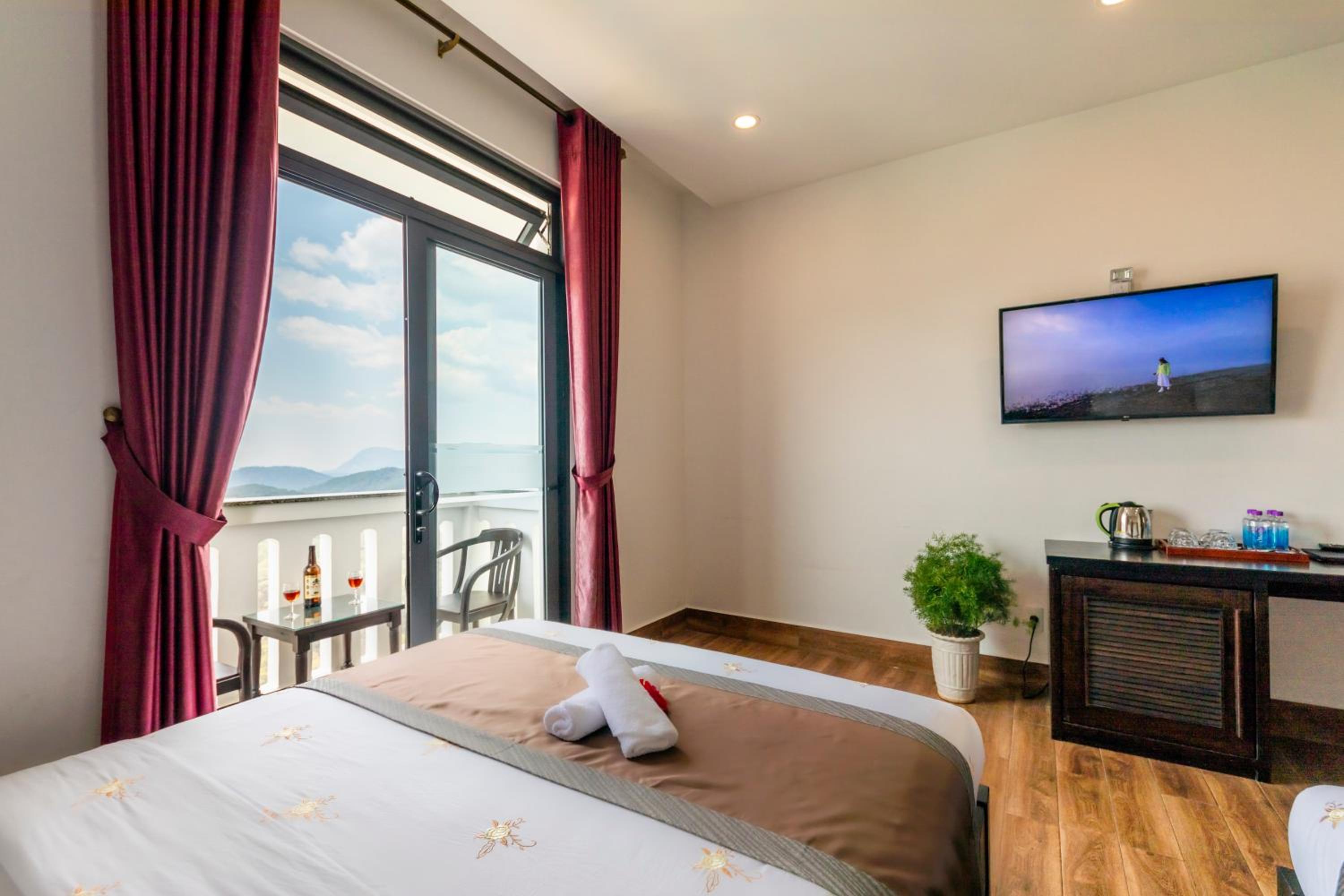 Deluxe Double Room With Balcony photo 3