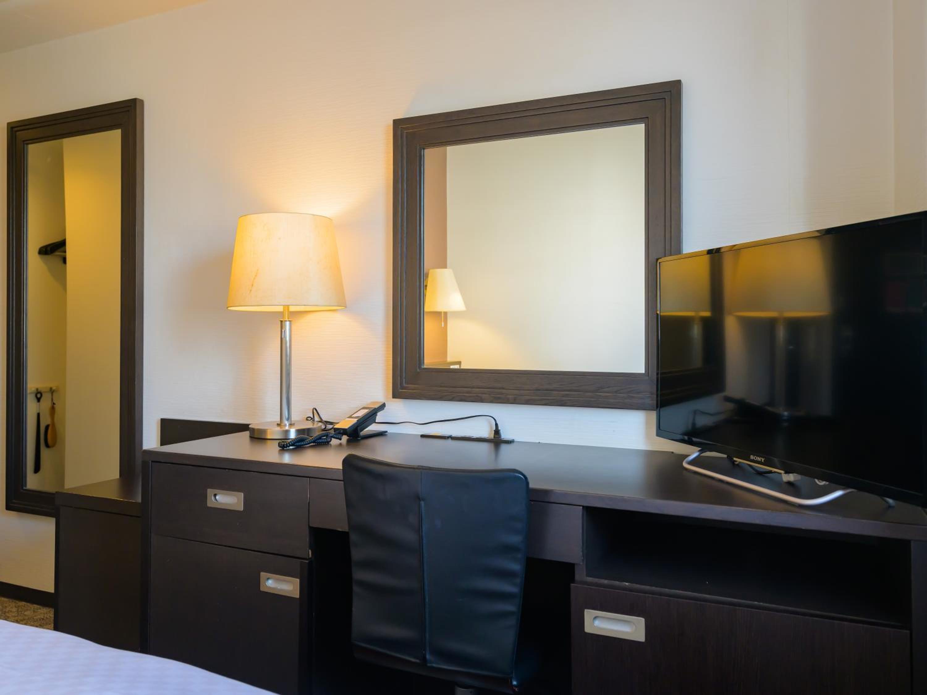 Double Room - Non-Smoking  - Photo 9