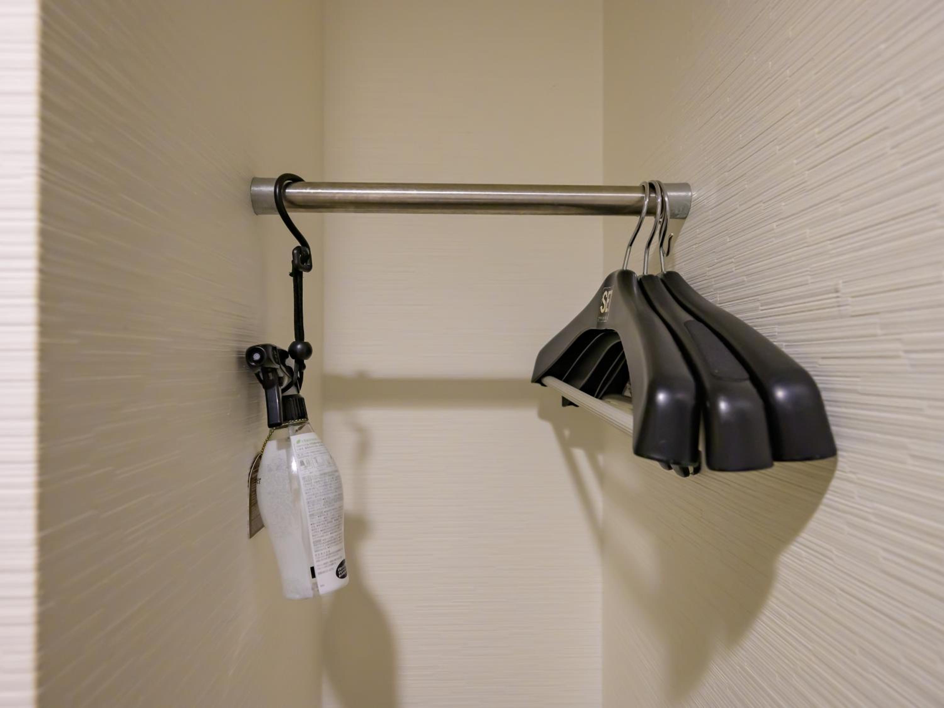 Double Room - Non-Smoking  - Photo 8