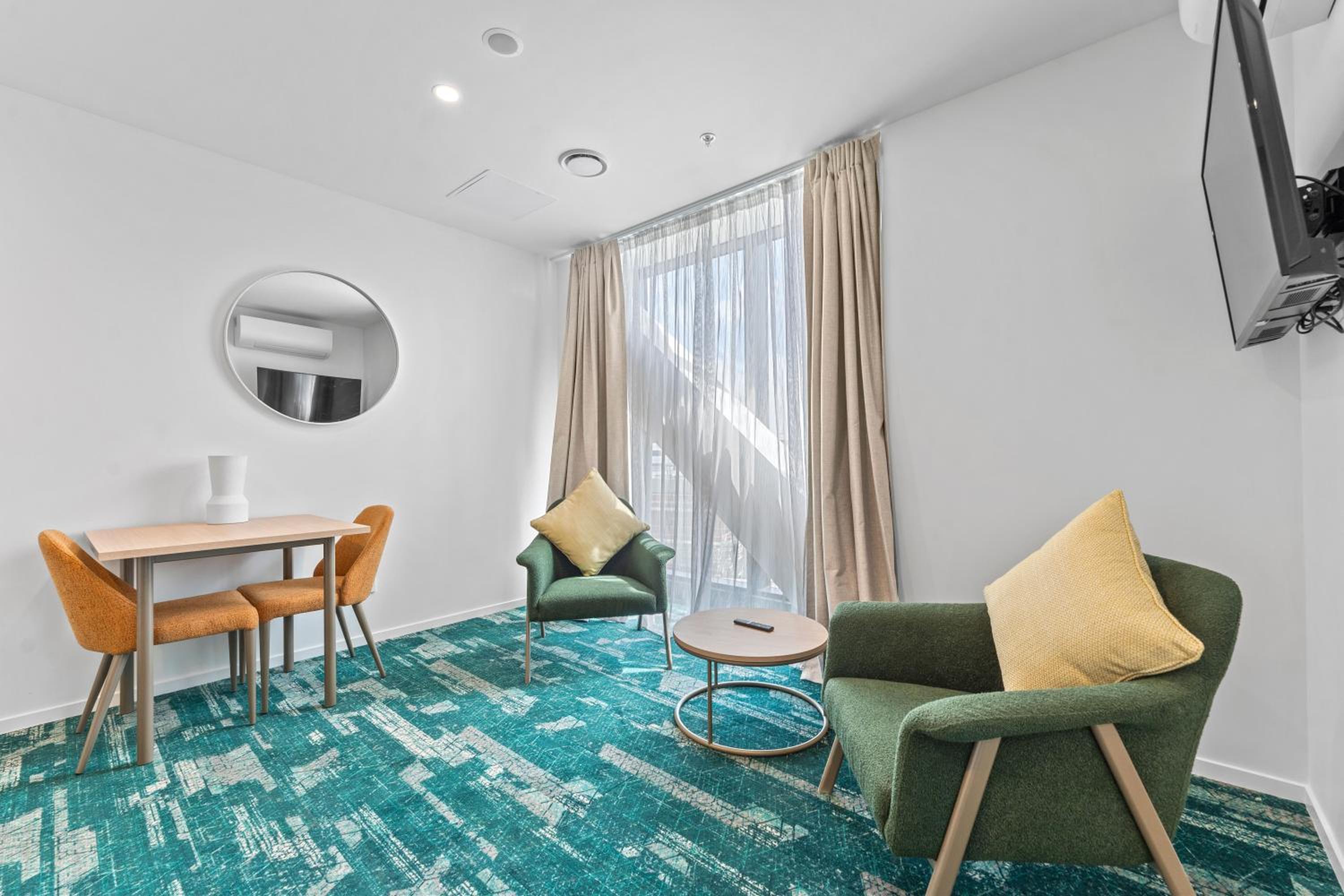 One-Bedroom Apartment - Photo 4