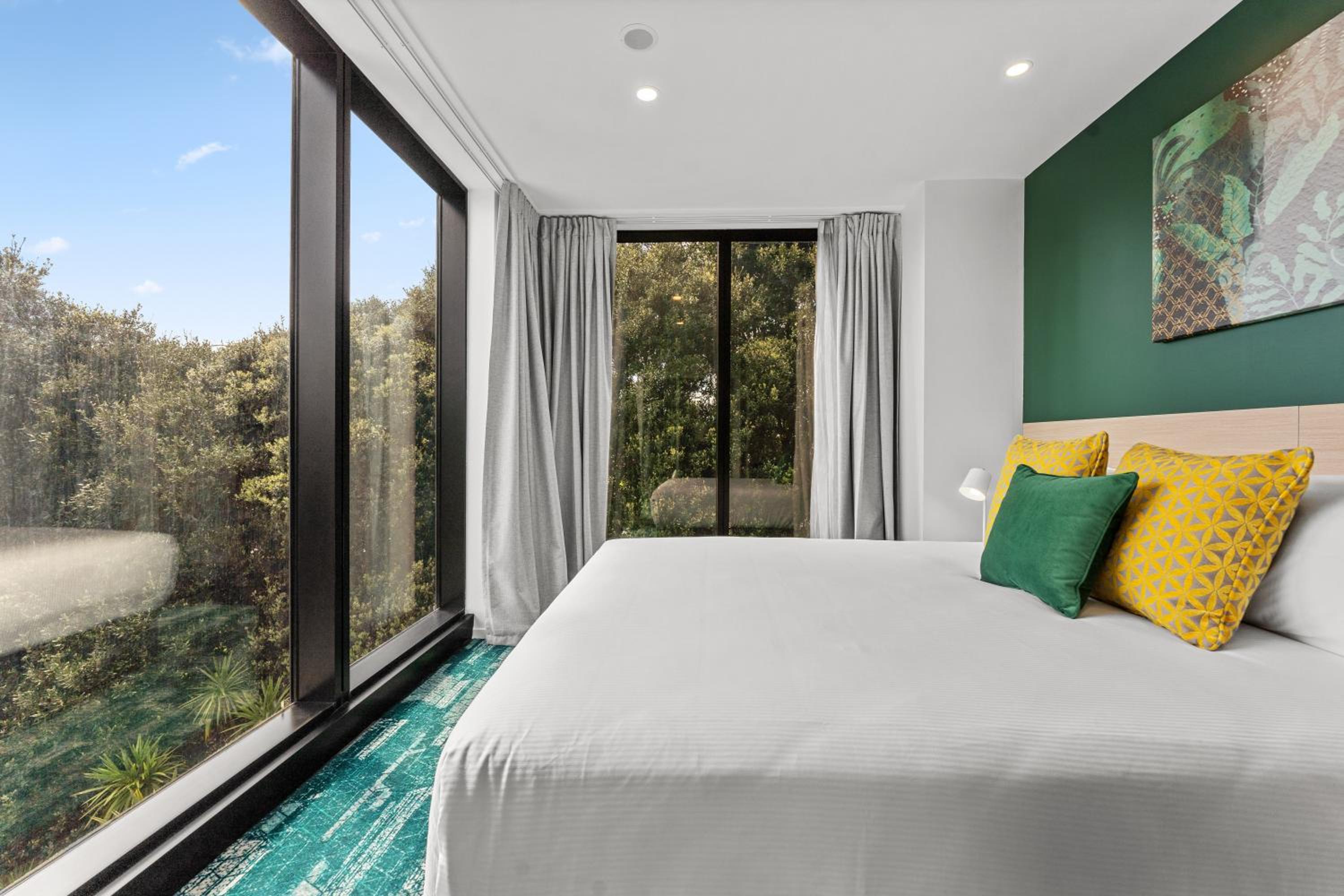 One-Bedroom Apartment - Photo 1