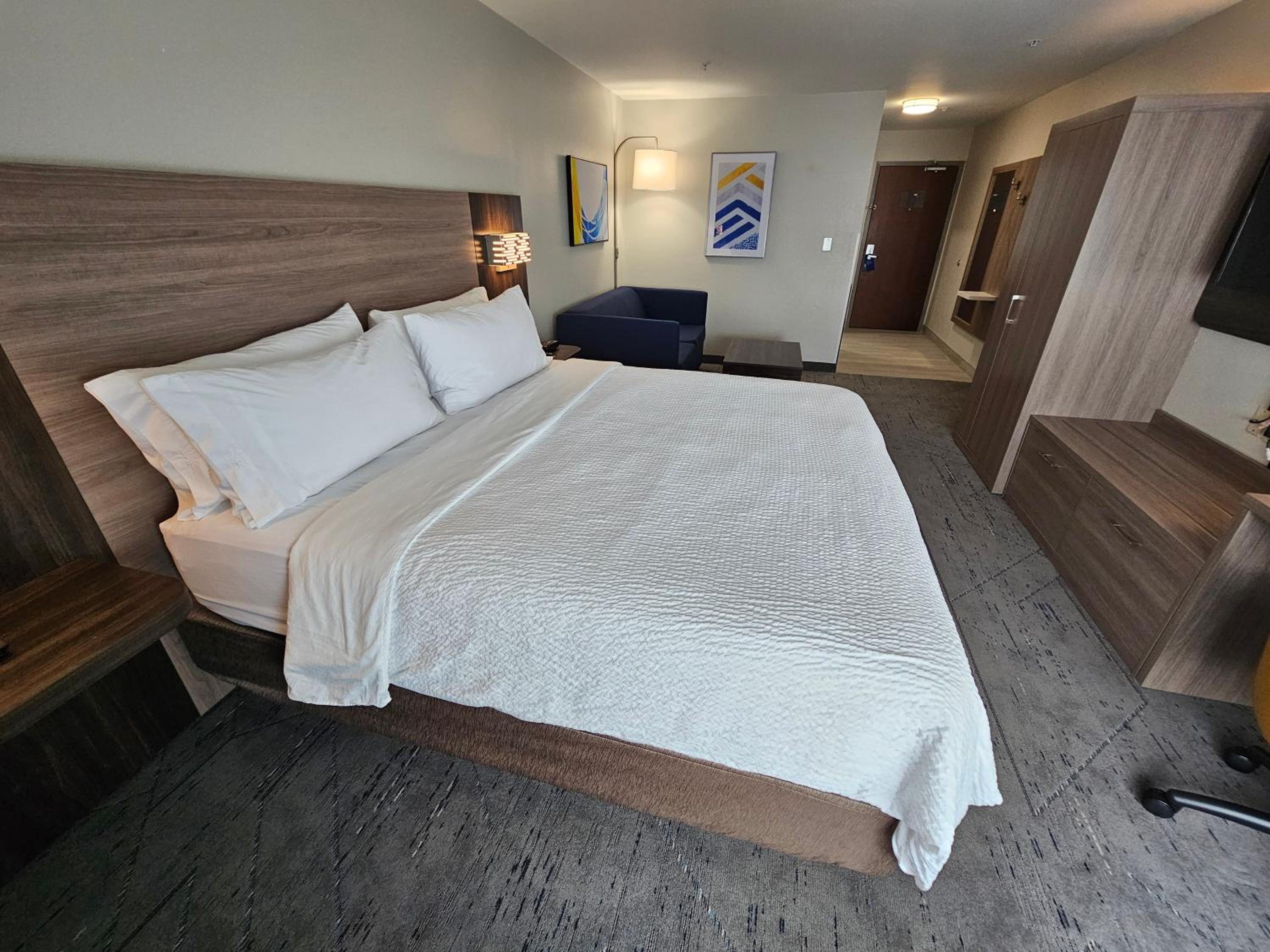 Deluxe King Room - Non-Smoking - Photo 1