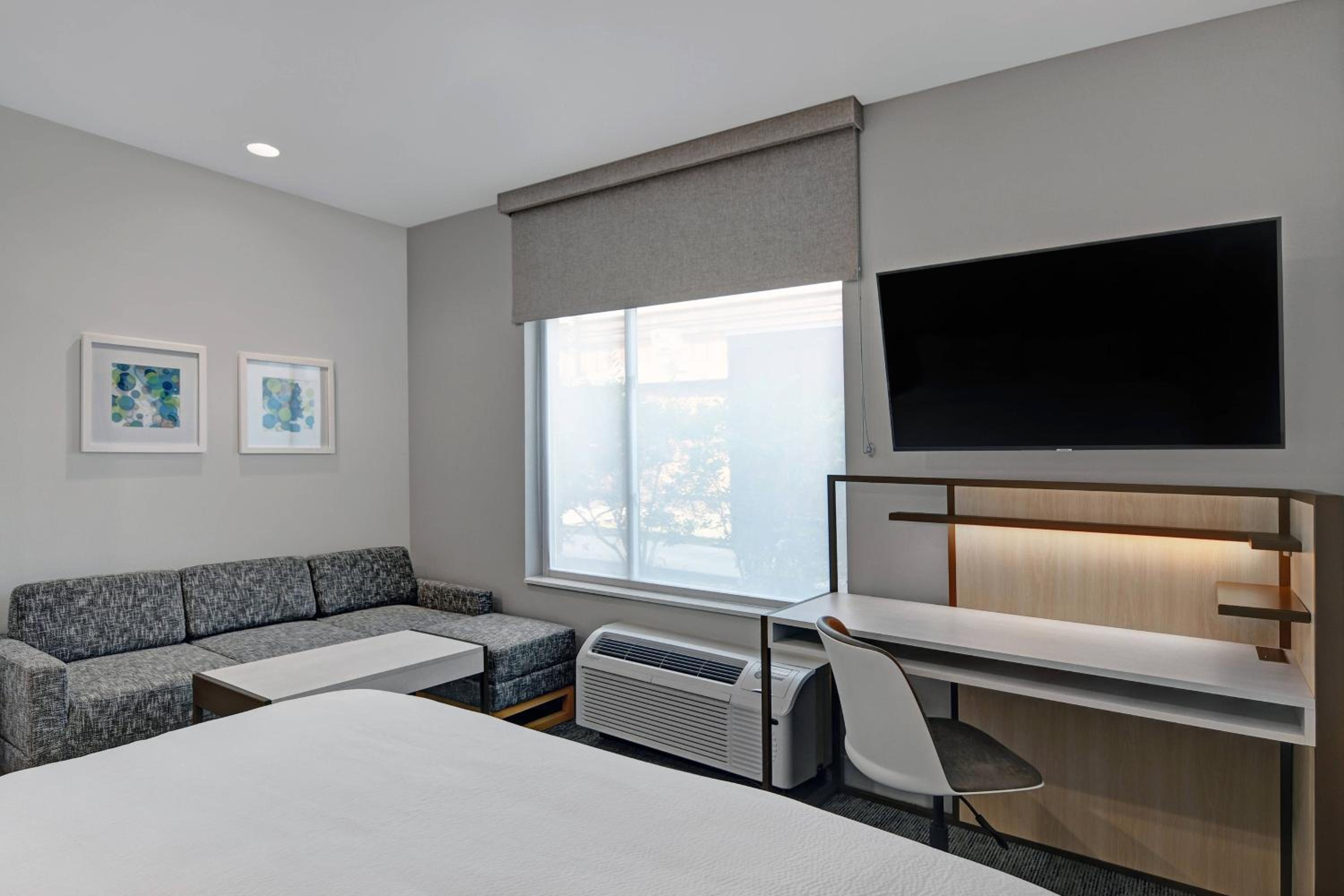 King Studio with Sofa Bed - Photo 5