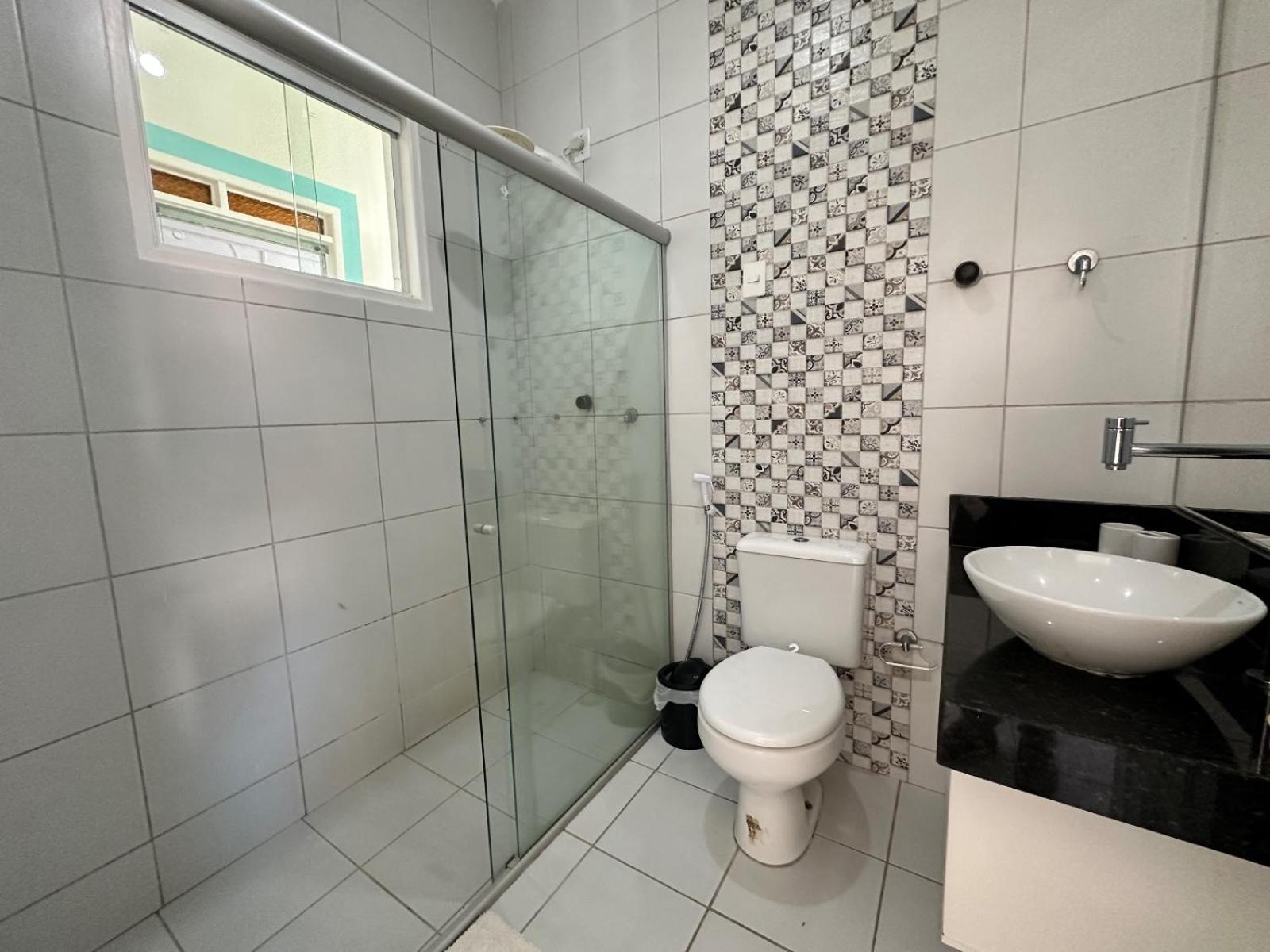 Five-Bedroom House photo 2