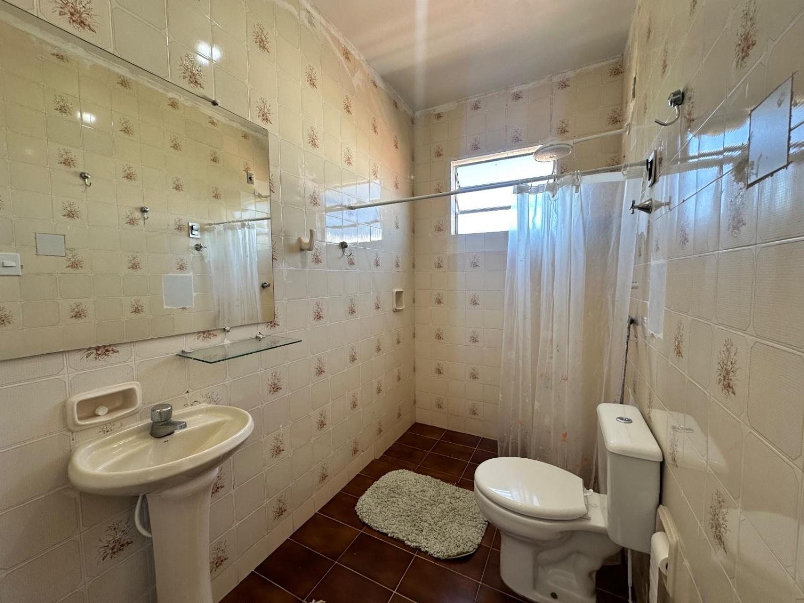 Five-Bedroom House photo 2