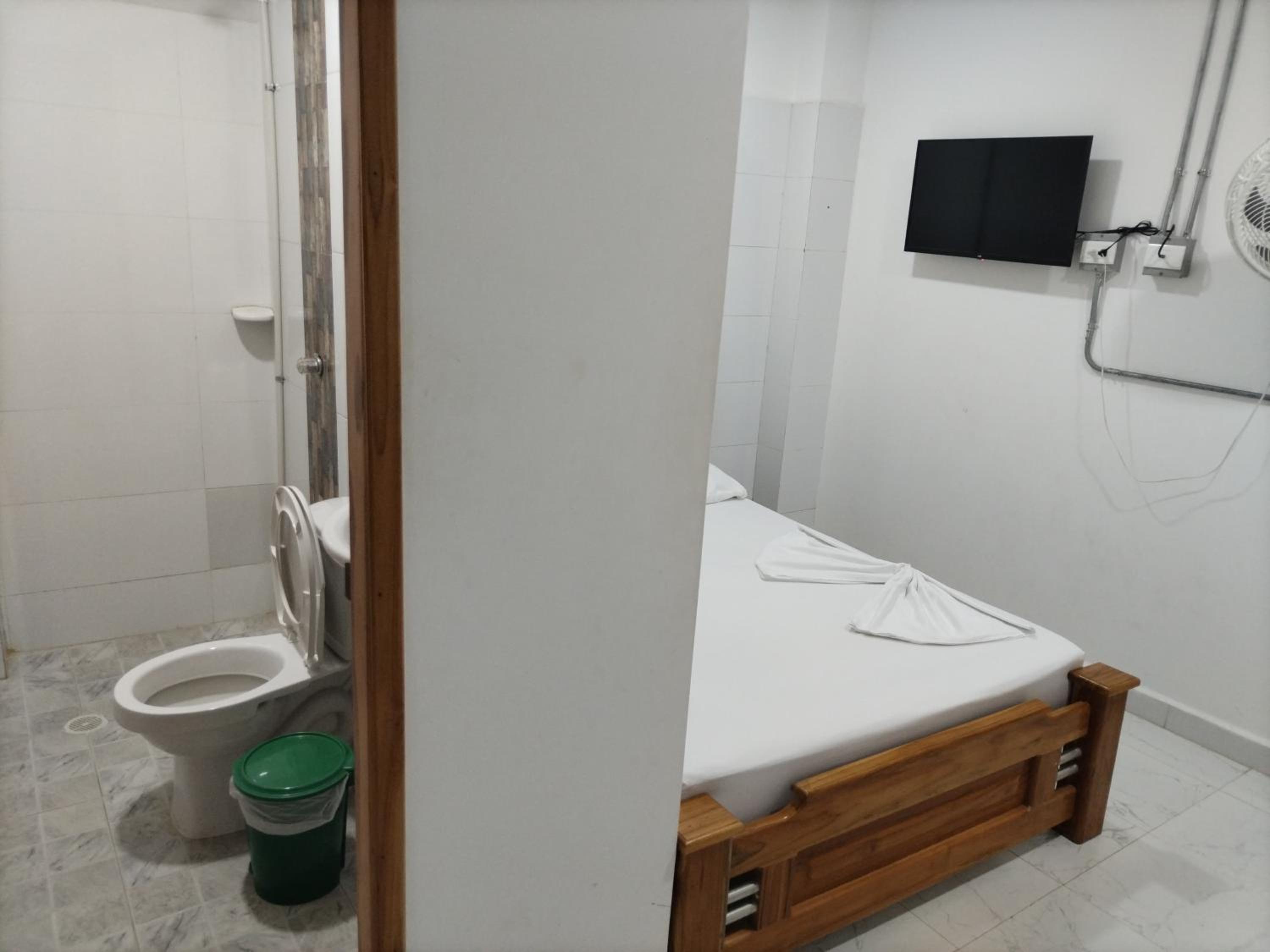 Double Room With Private Bathroom photo 2