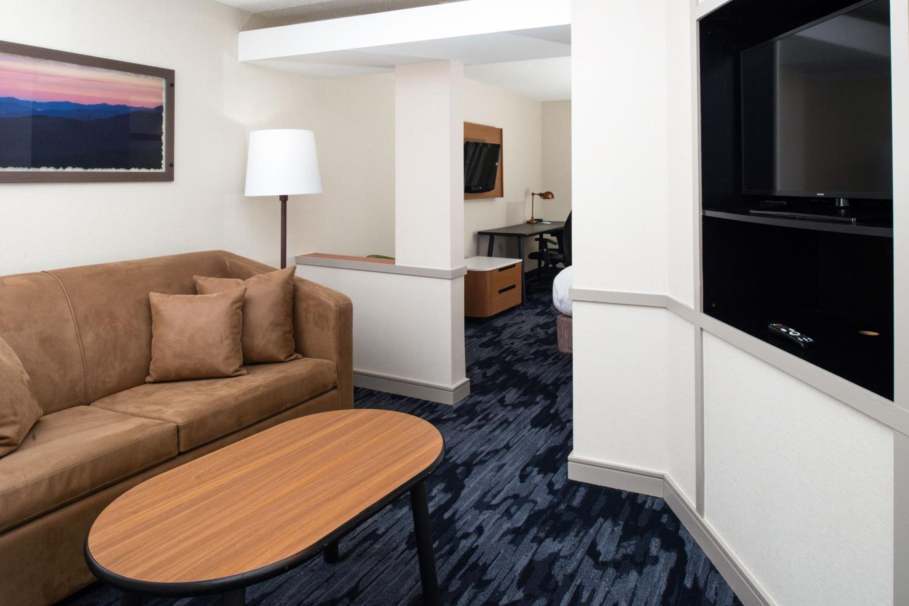 Queen Suite with Two Queen Beds and Sofa Bed - Photo 1