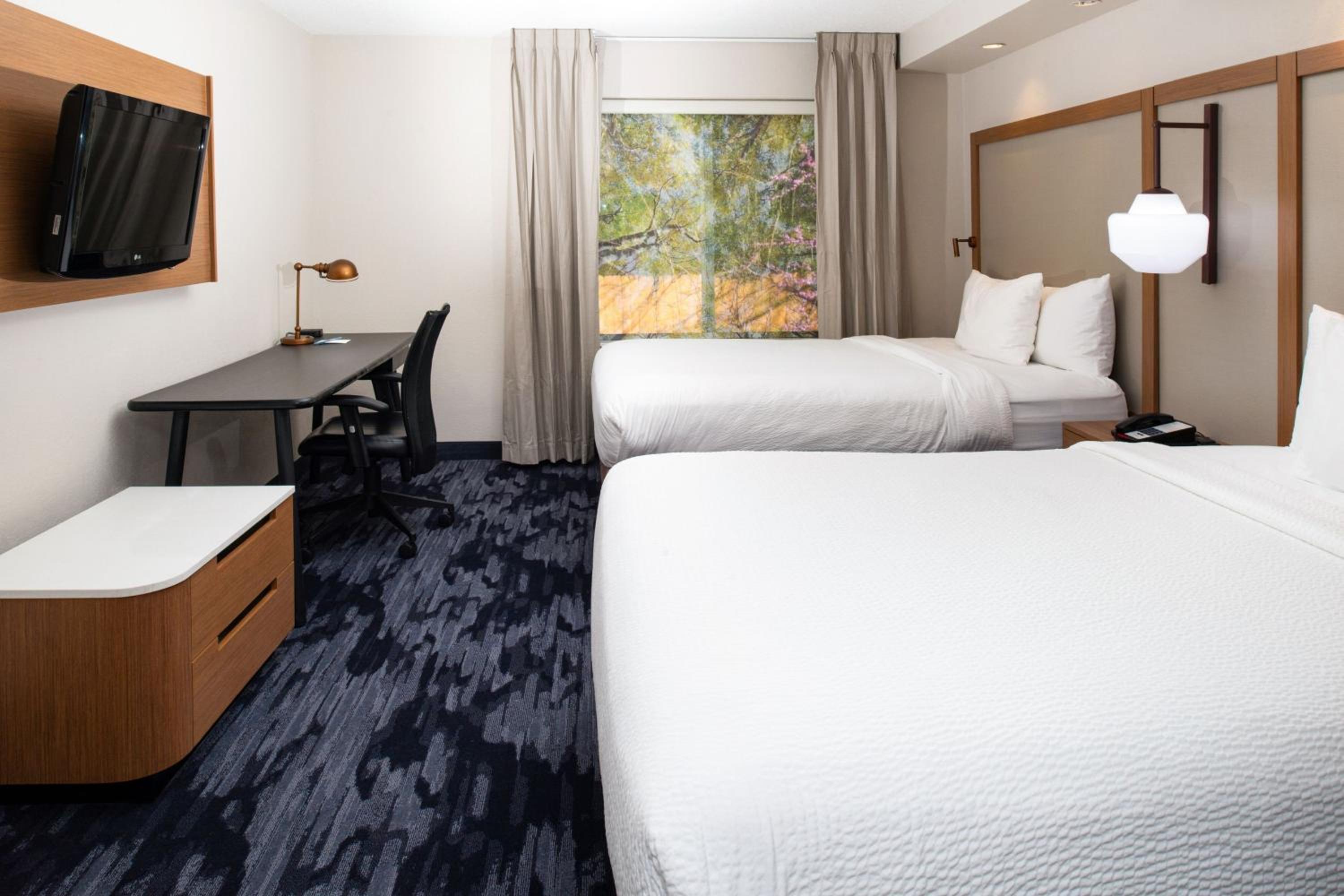 Queen Room with Two Queen Beds and Adapted Tub - Mobility and Hearing Accessible - Photo 1
