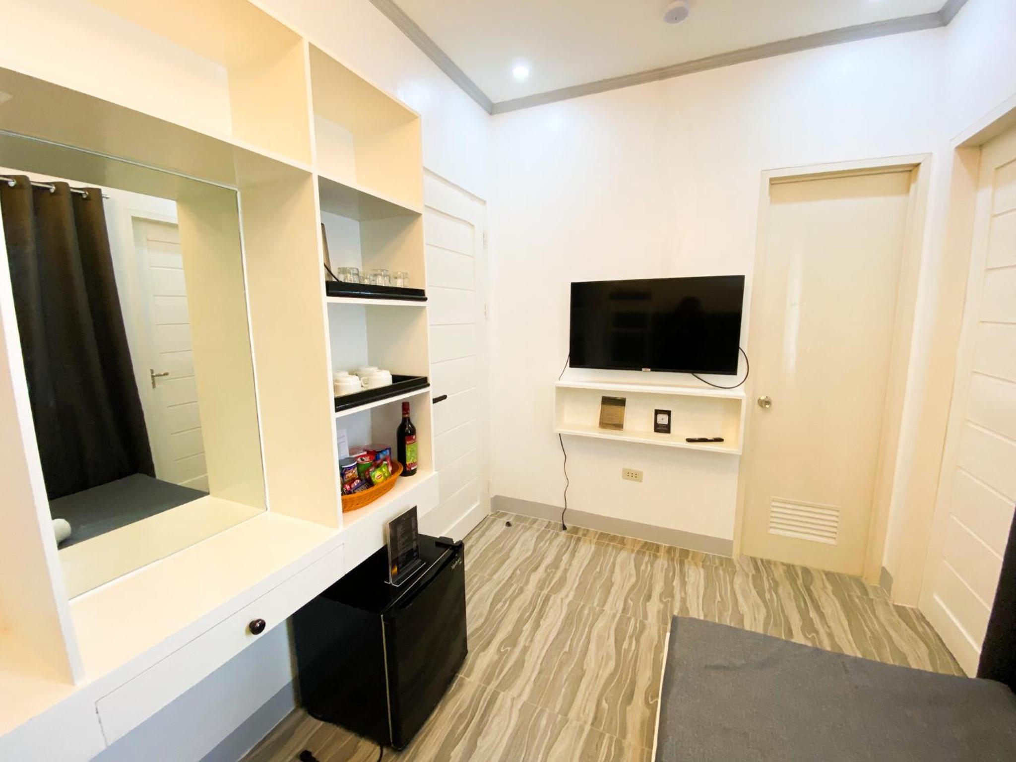 Family Room with Mountain View photo 3