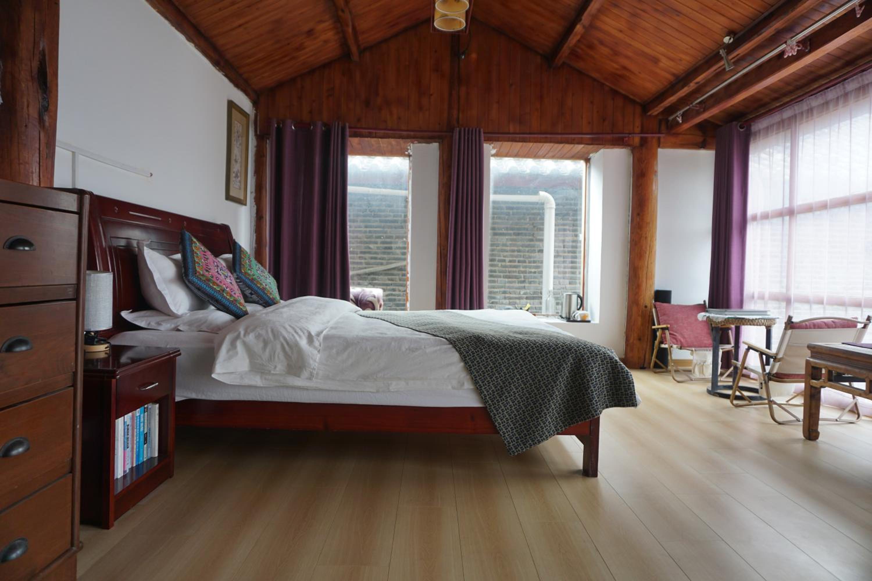 Deluxe Double Room (2 Adults + 1 Child) photo 3