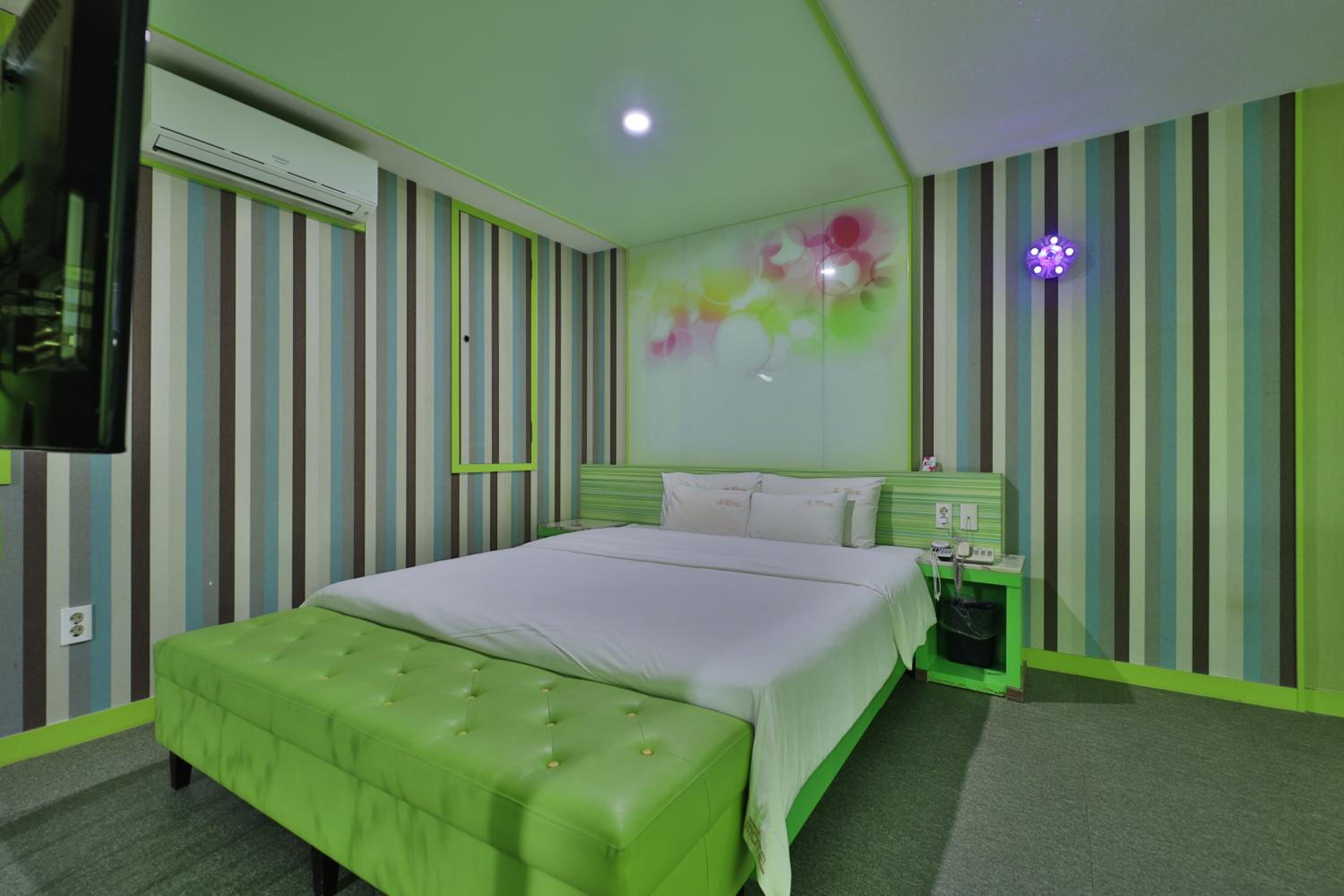 Large Double Room
