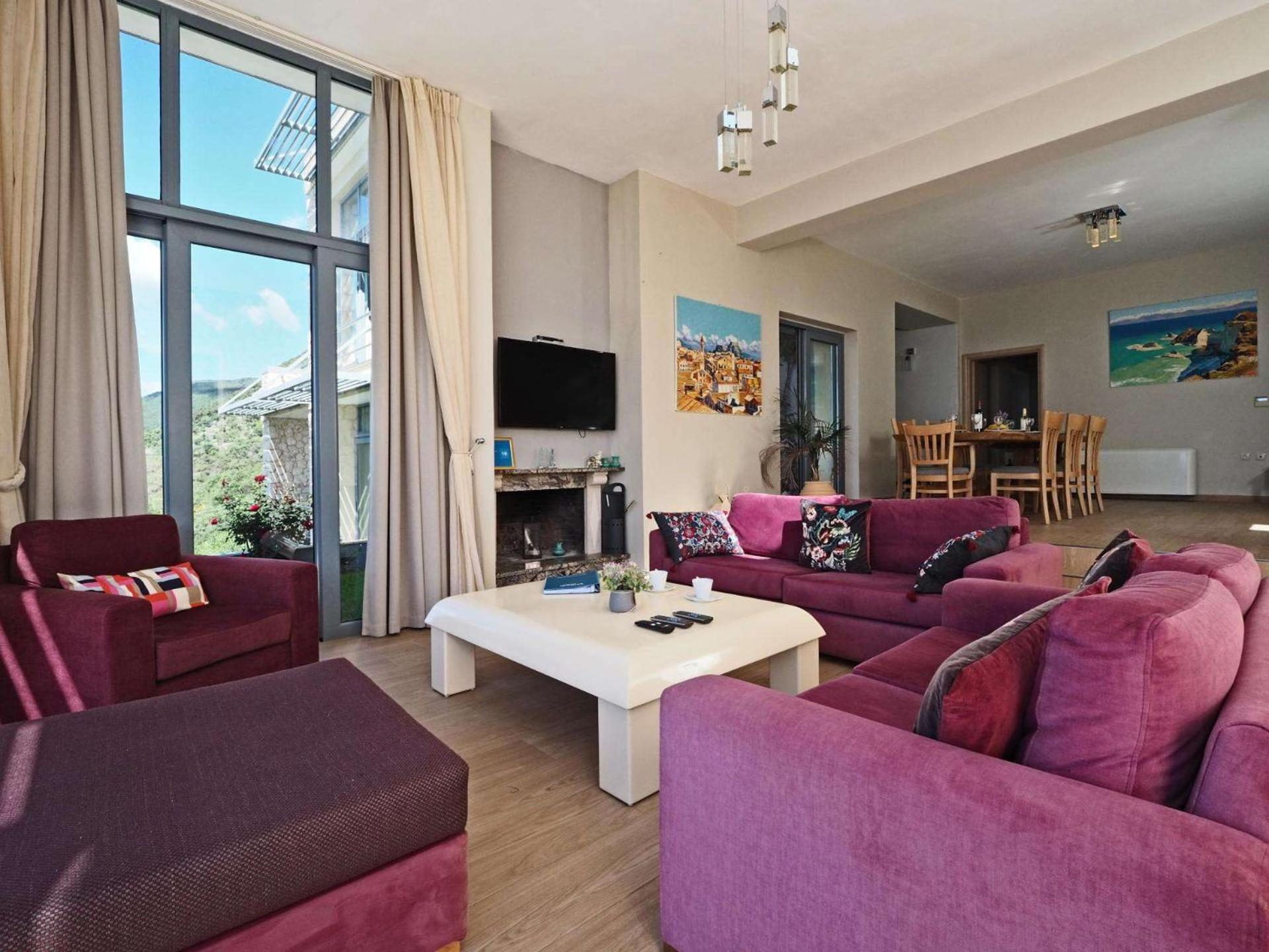 Five-Bedroom Villa photo 1