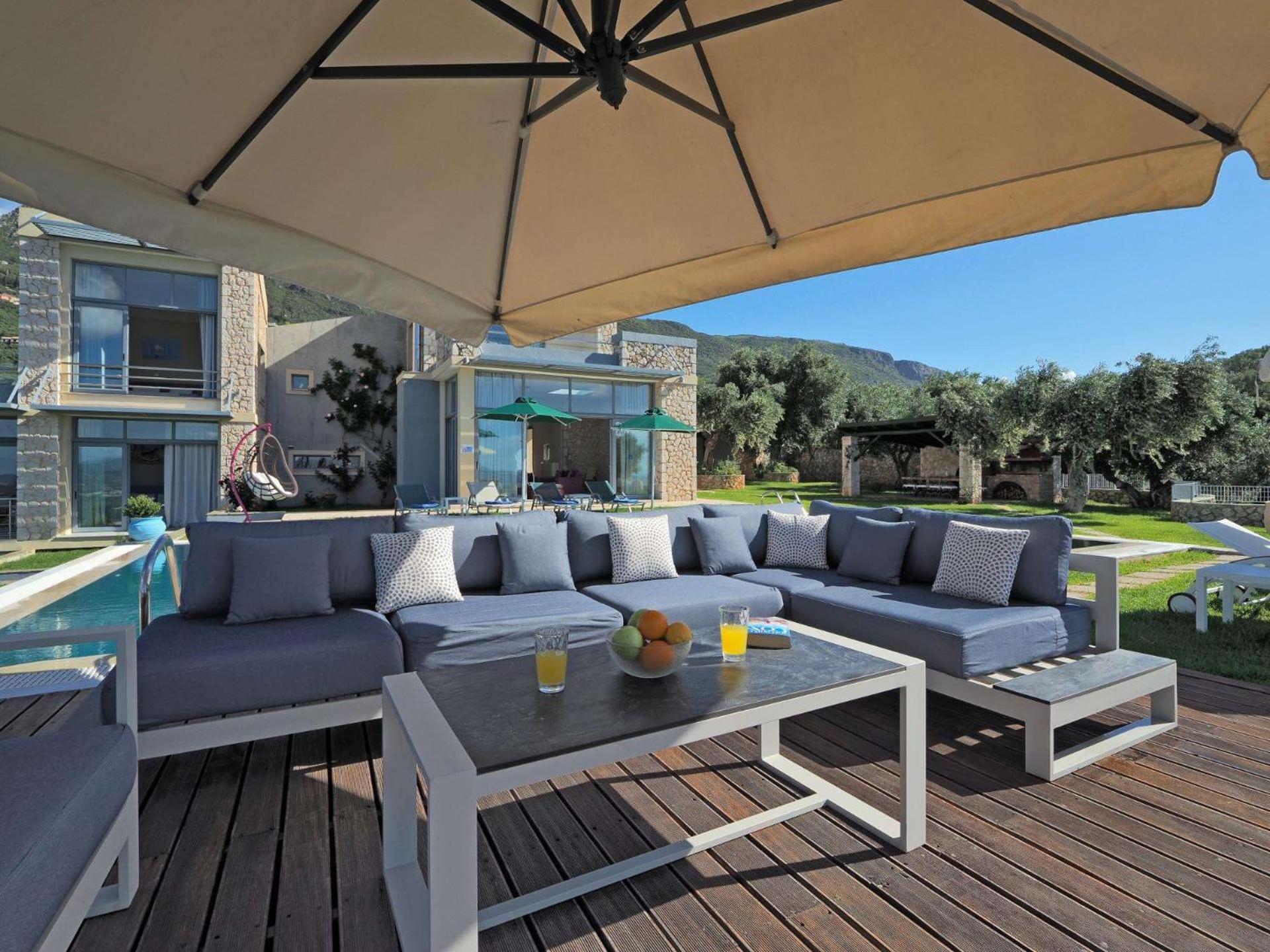 Five-Bedroom Villa photo 3