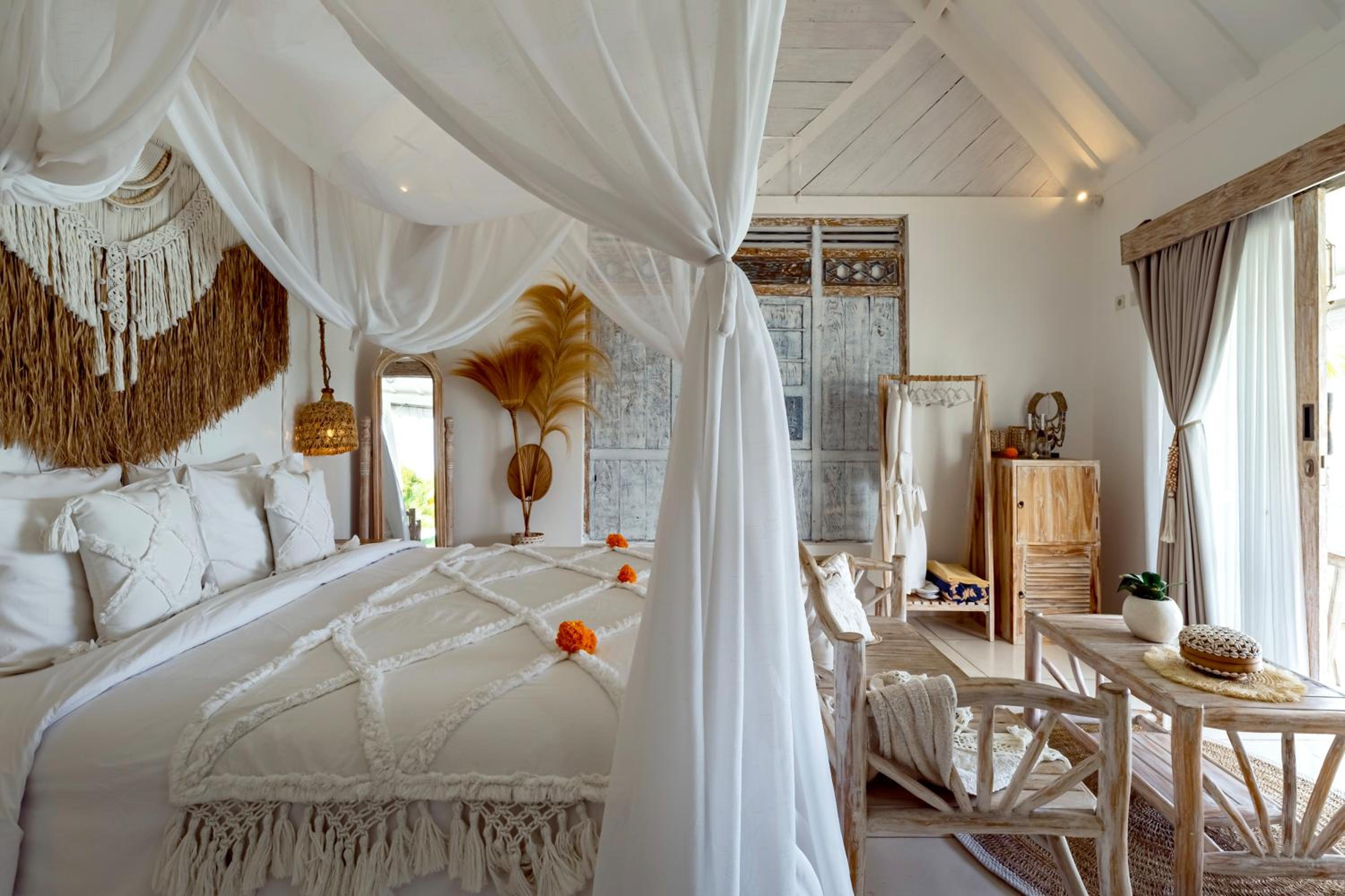 Junior Suite with Pool View - Photo 5