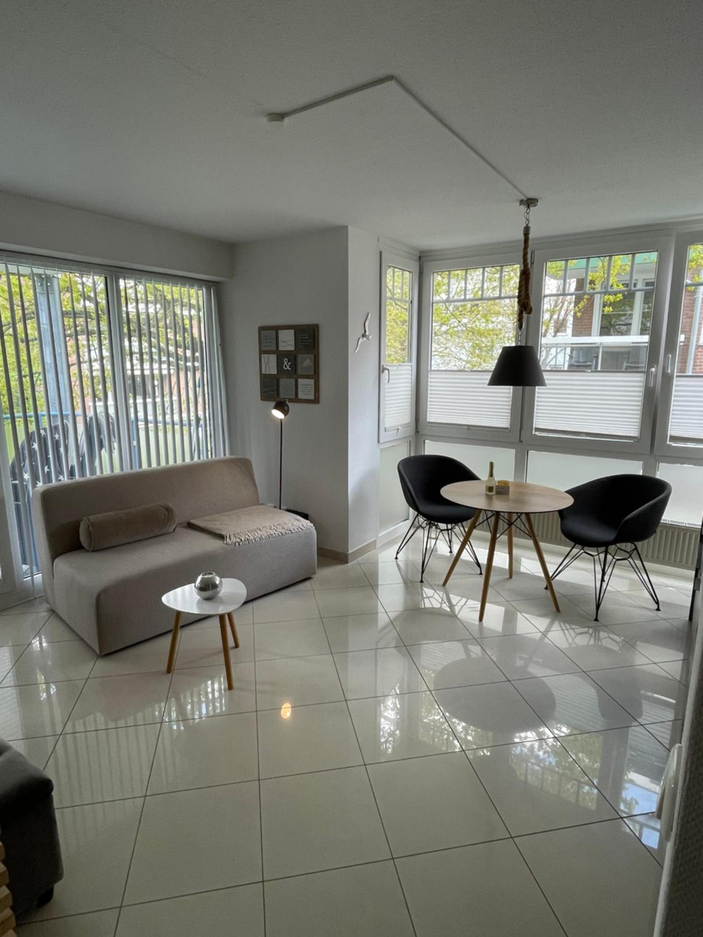 Apartment with Balcony - Photo 2