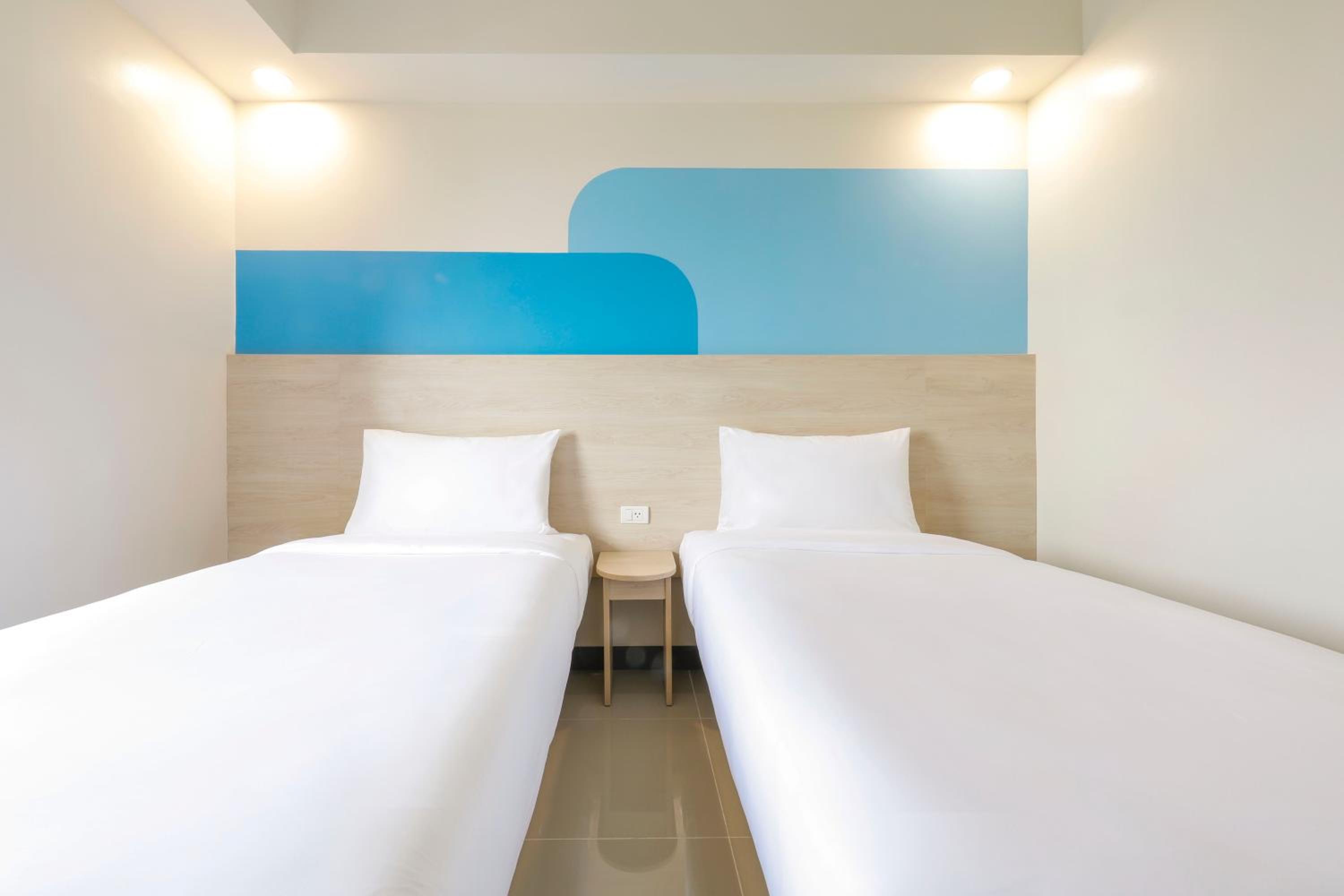 Standard Twin Room - Photo 2