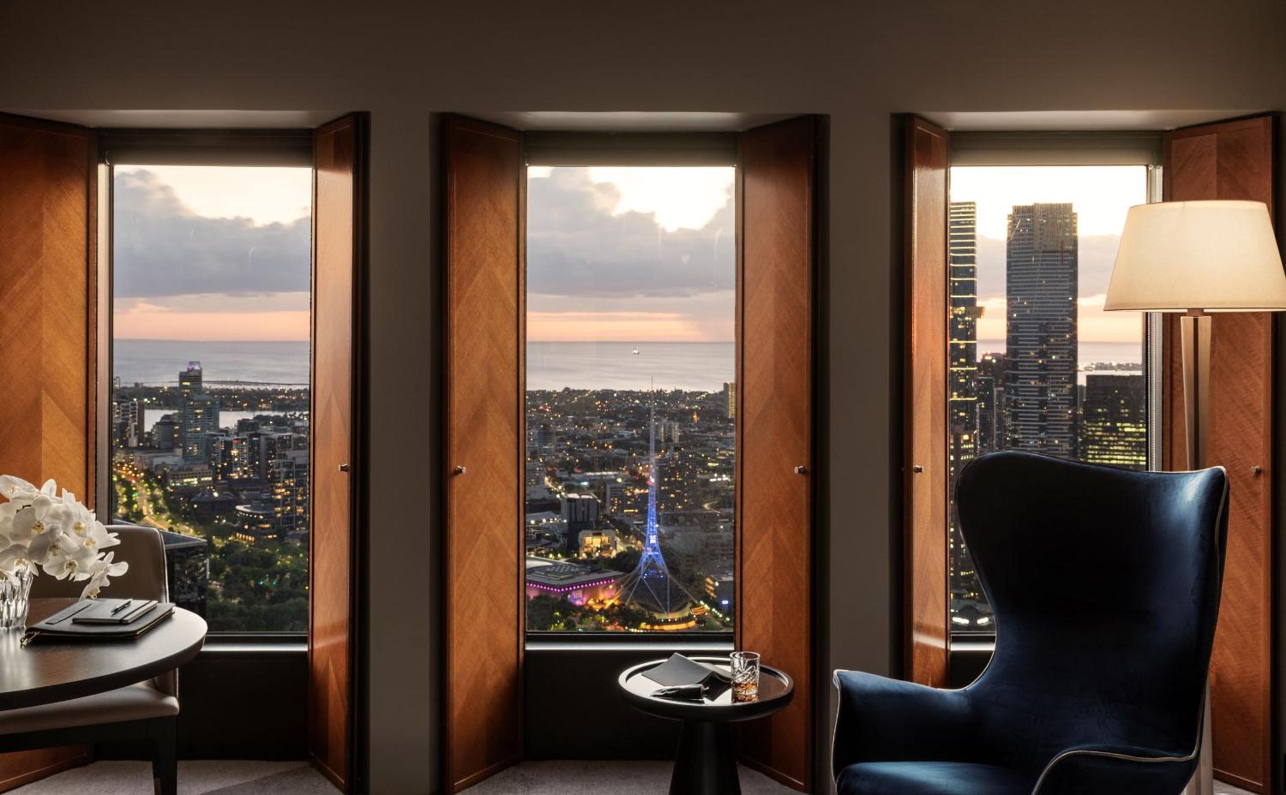 Superior King Room with Bay and River View