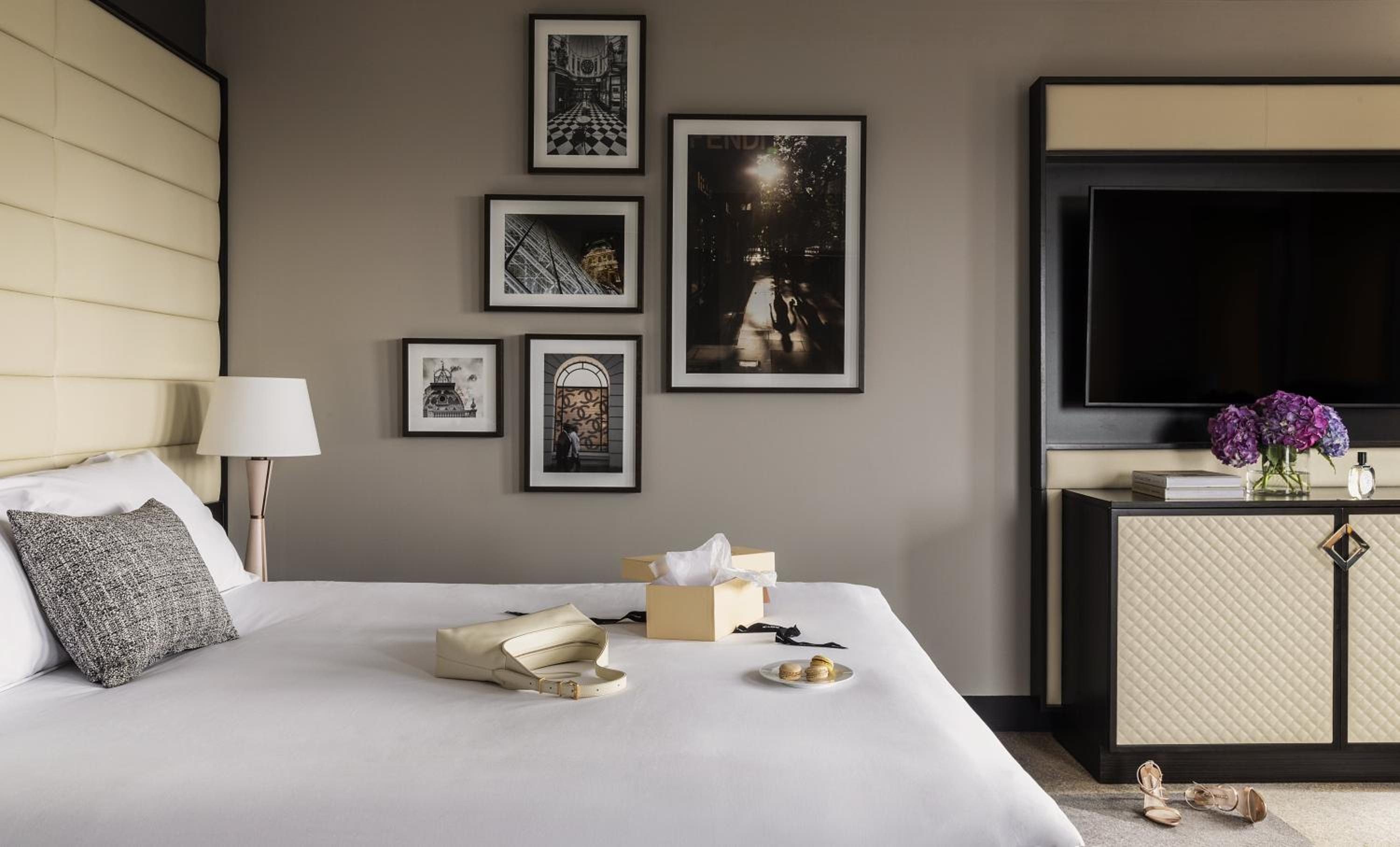 Luxury Corner King Room with City or Bay View