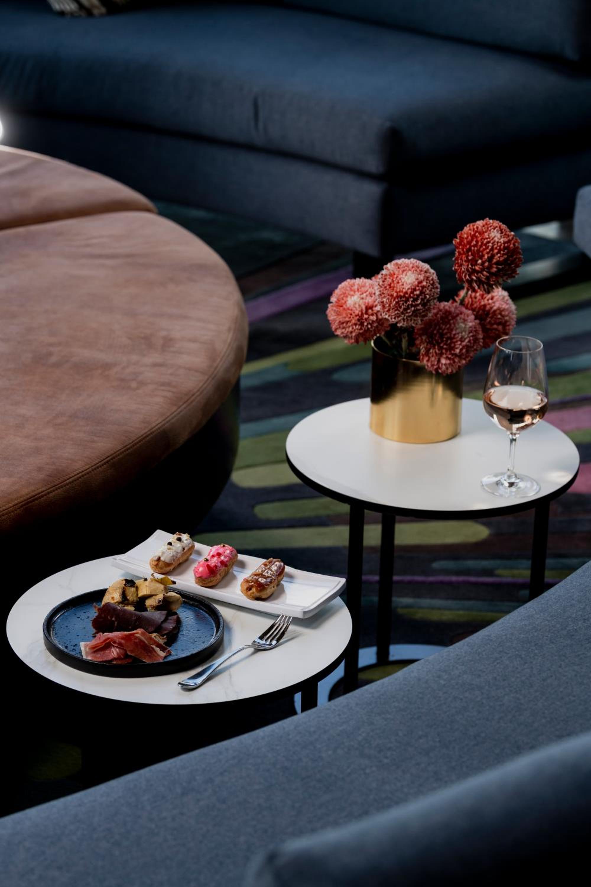 Luxury Club King Room with City View - Club Lounge Access