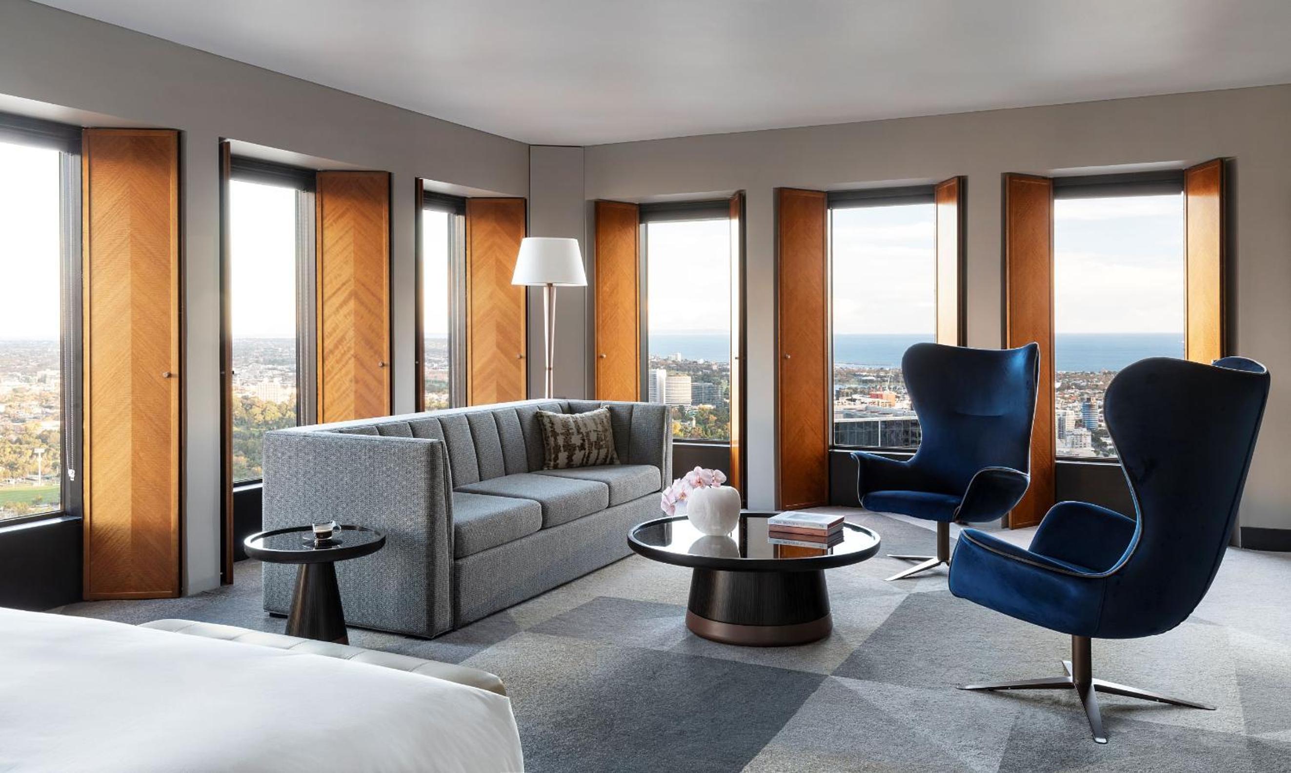 Junior Corner King Suite with Bay and River View
