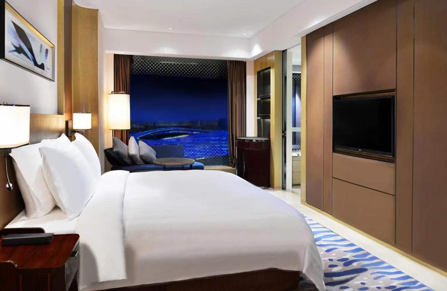 Standard King Room - High Floor photo 1