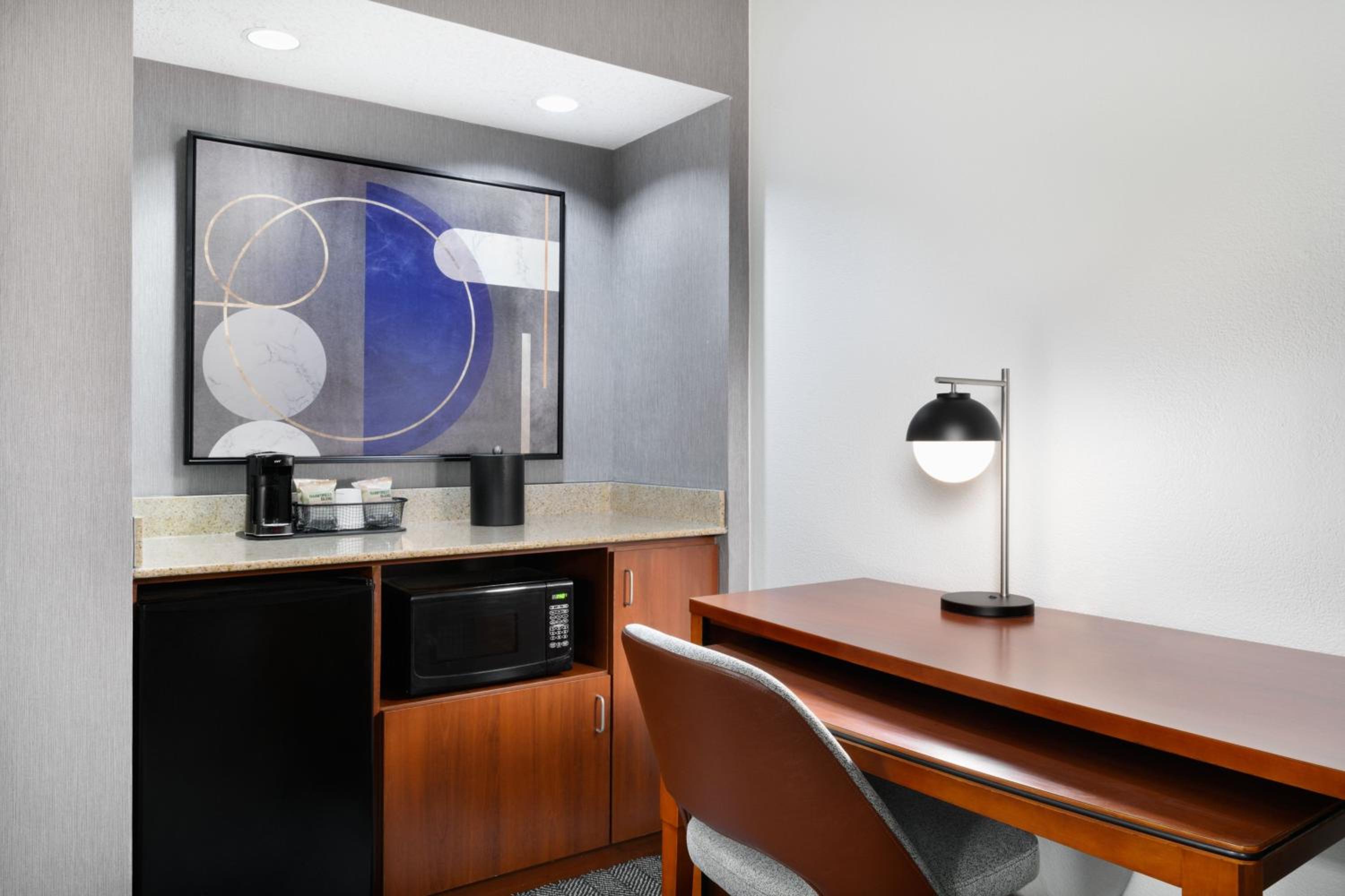 King Suite with Sofabed - Photo 5