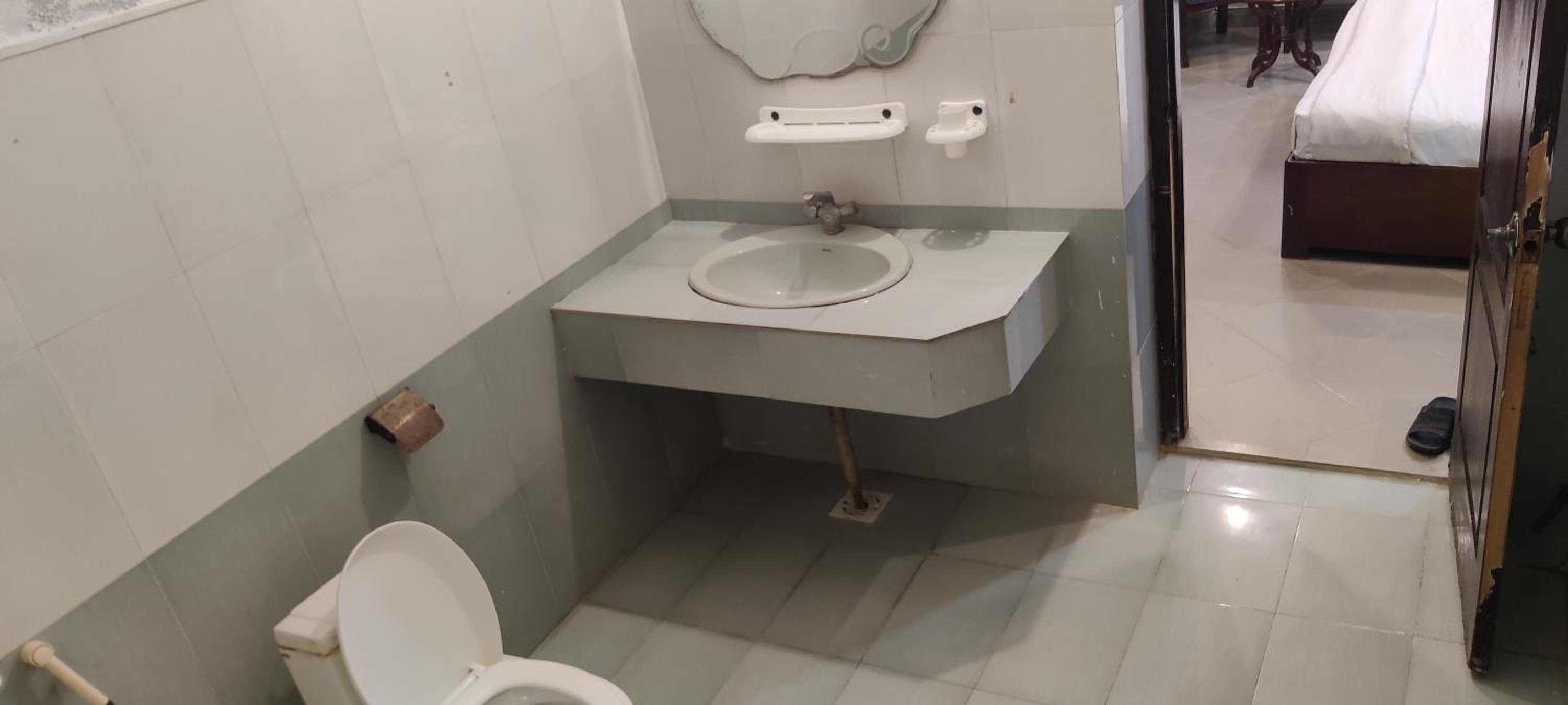 Deluxe Double Room (2 Adults + 1 Child) photo 3