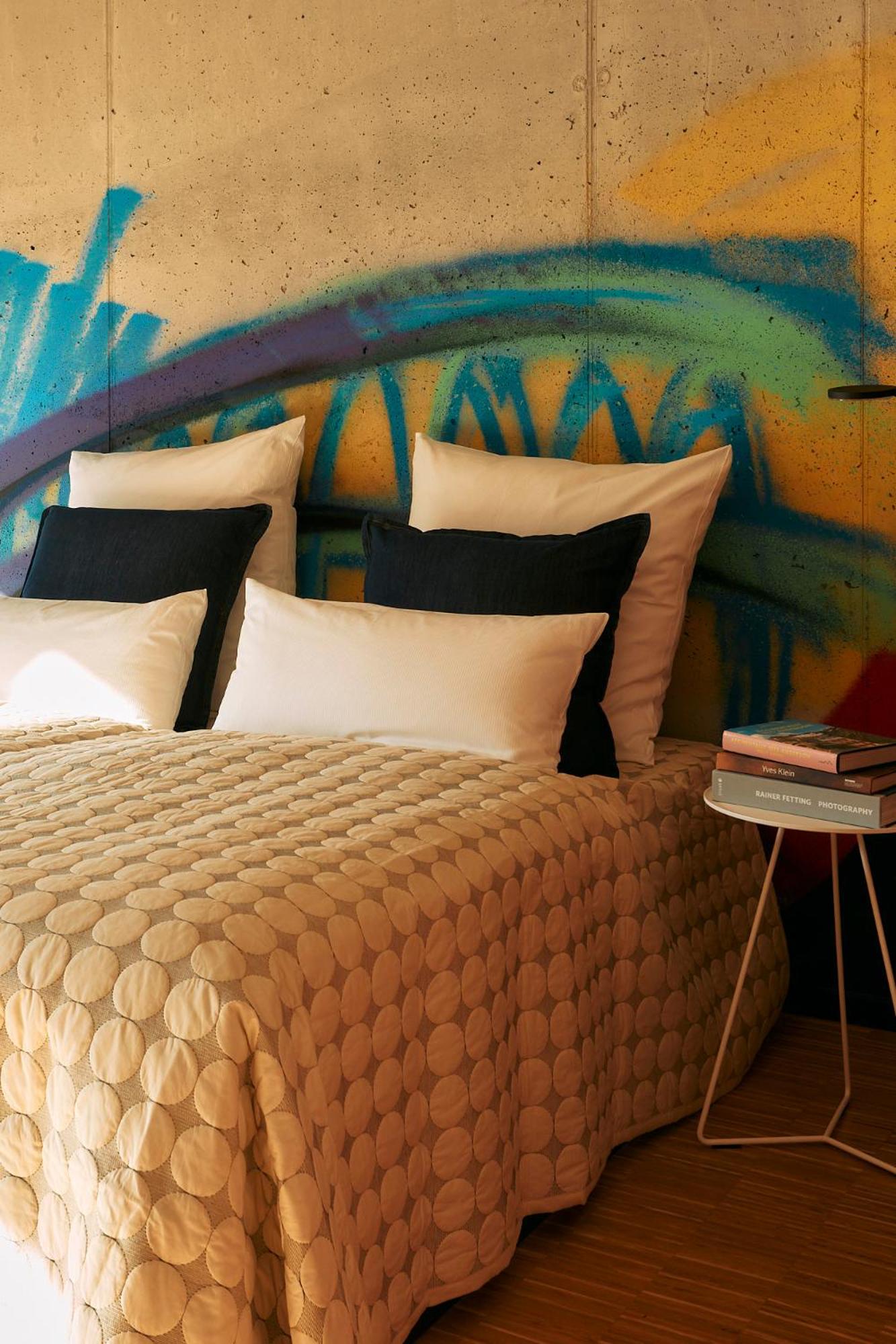 Studio Apartment with Balcony photo 2