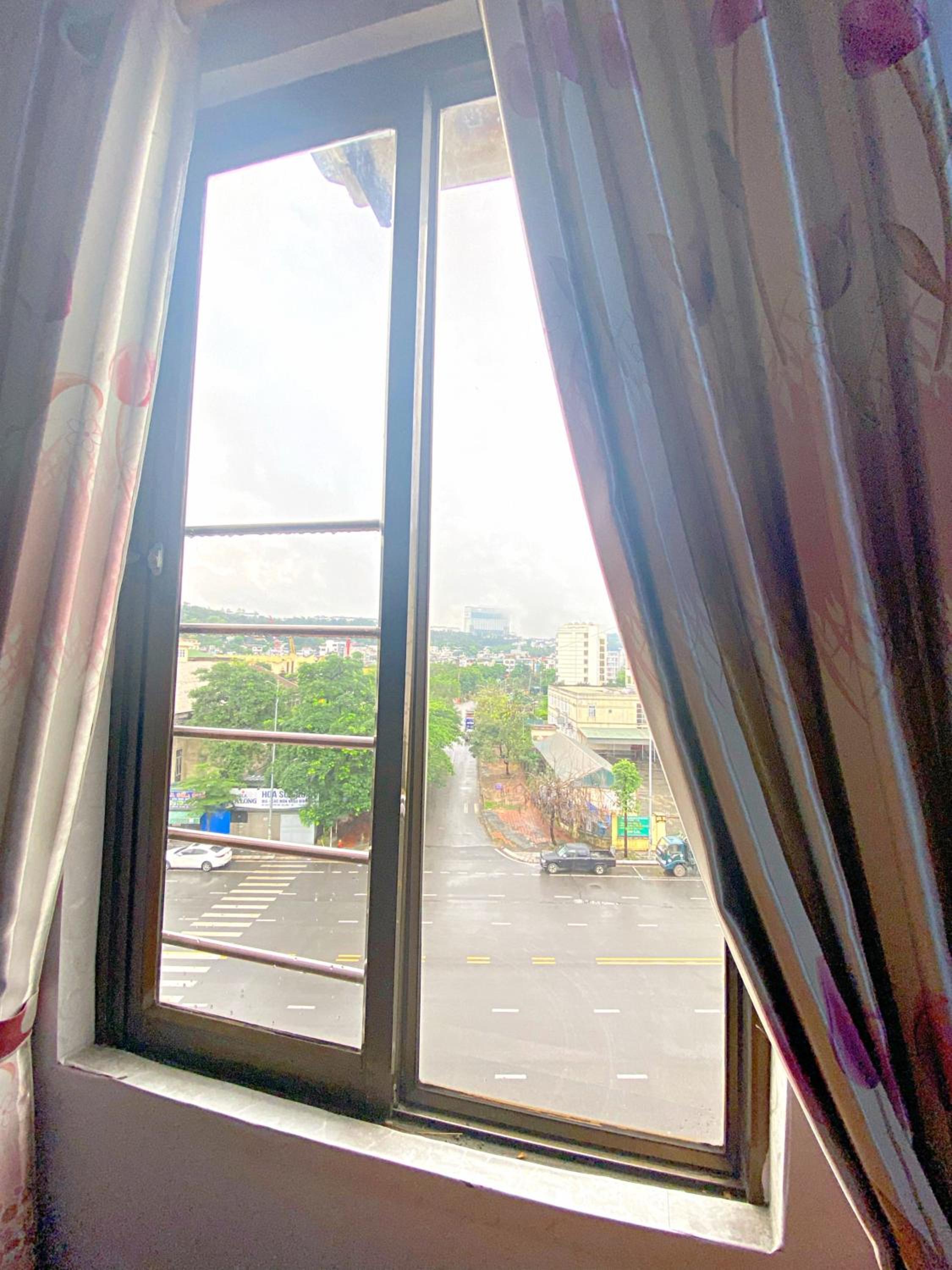 Deluxe Room (2 Adults + 1 Child)