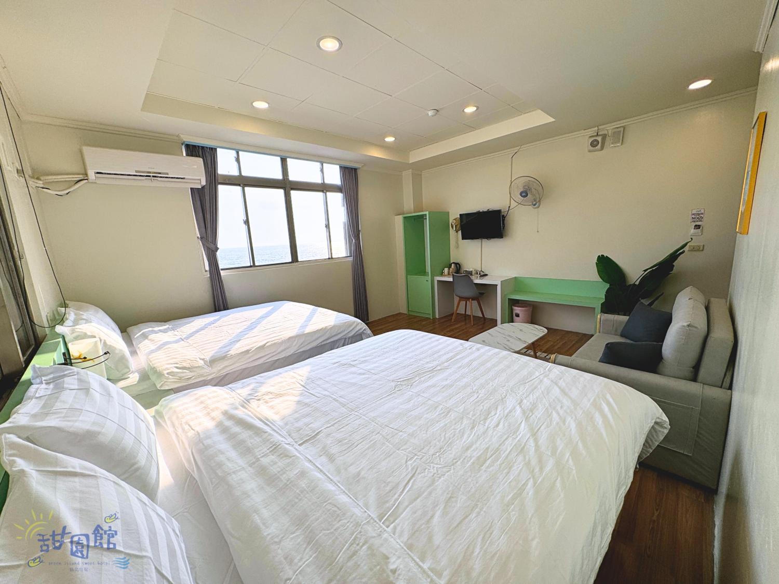 Quadruple Room with Sea View photo 3