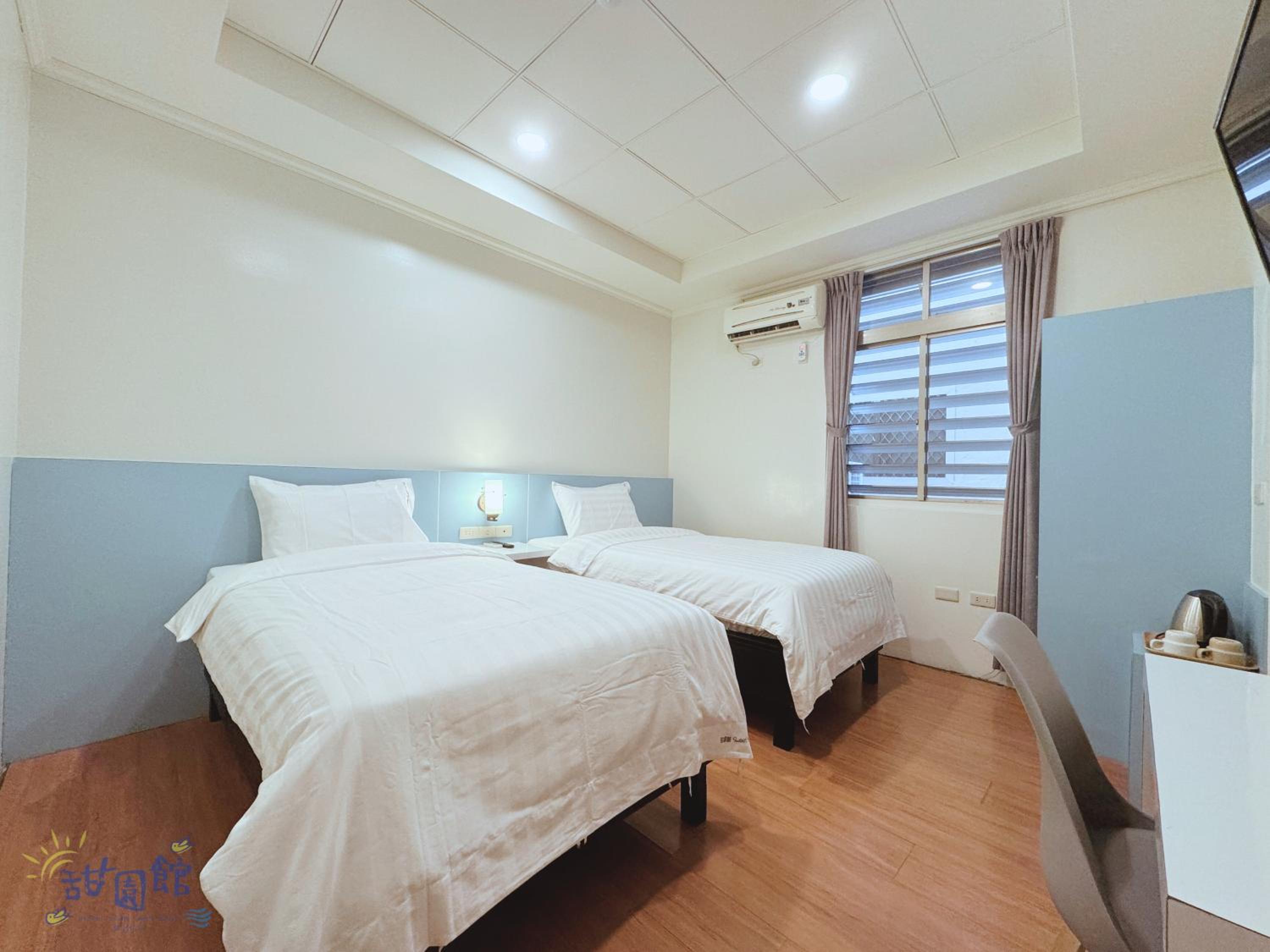 Twin Room with Bathroom photo 3