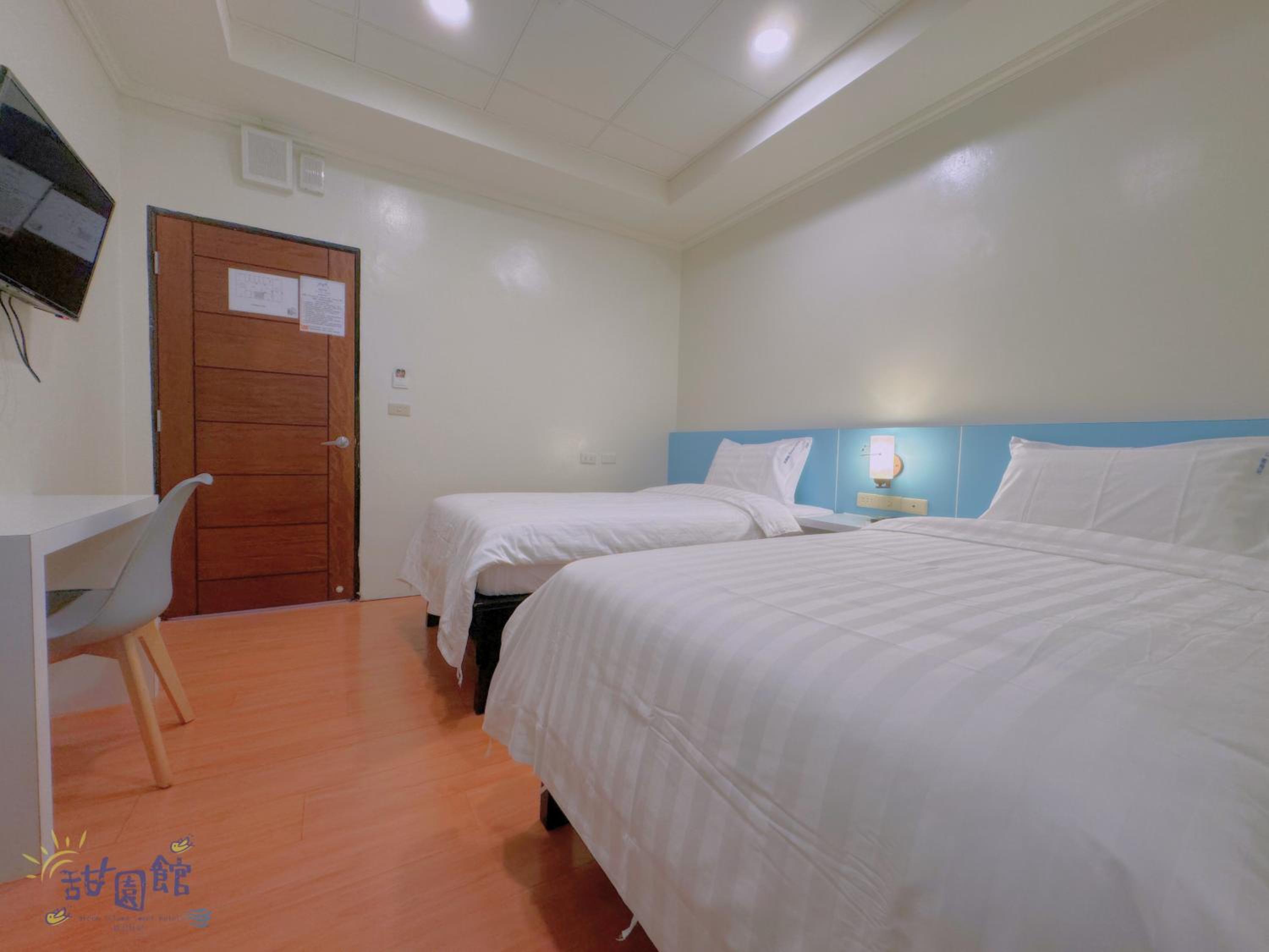 Twin Room with Bathroom photo 1