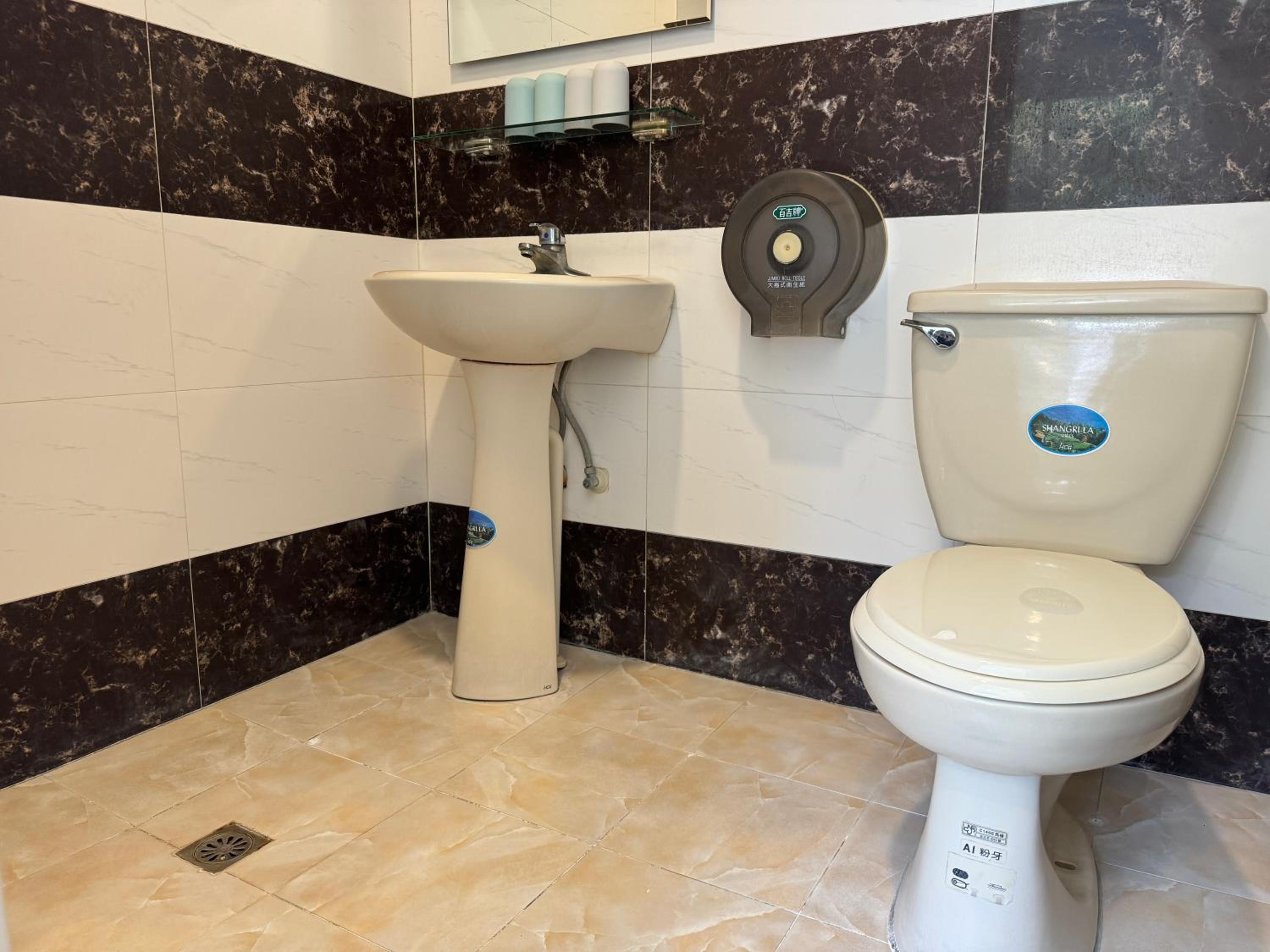 Twin Room with Bathroom photo 2