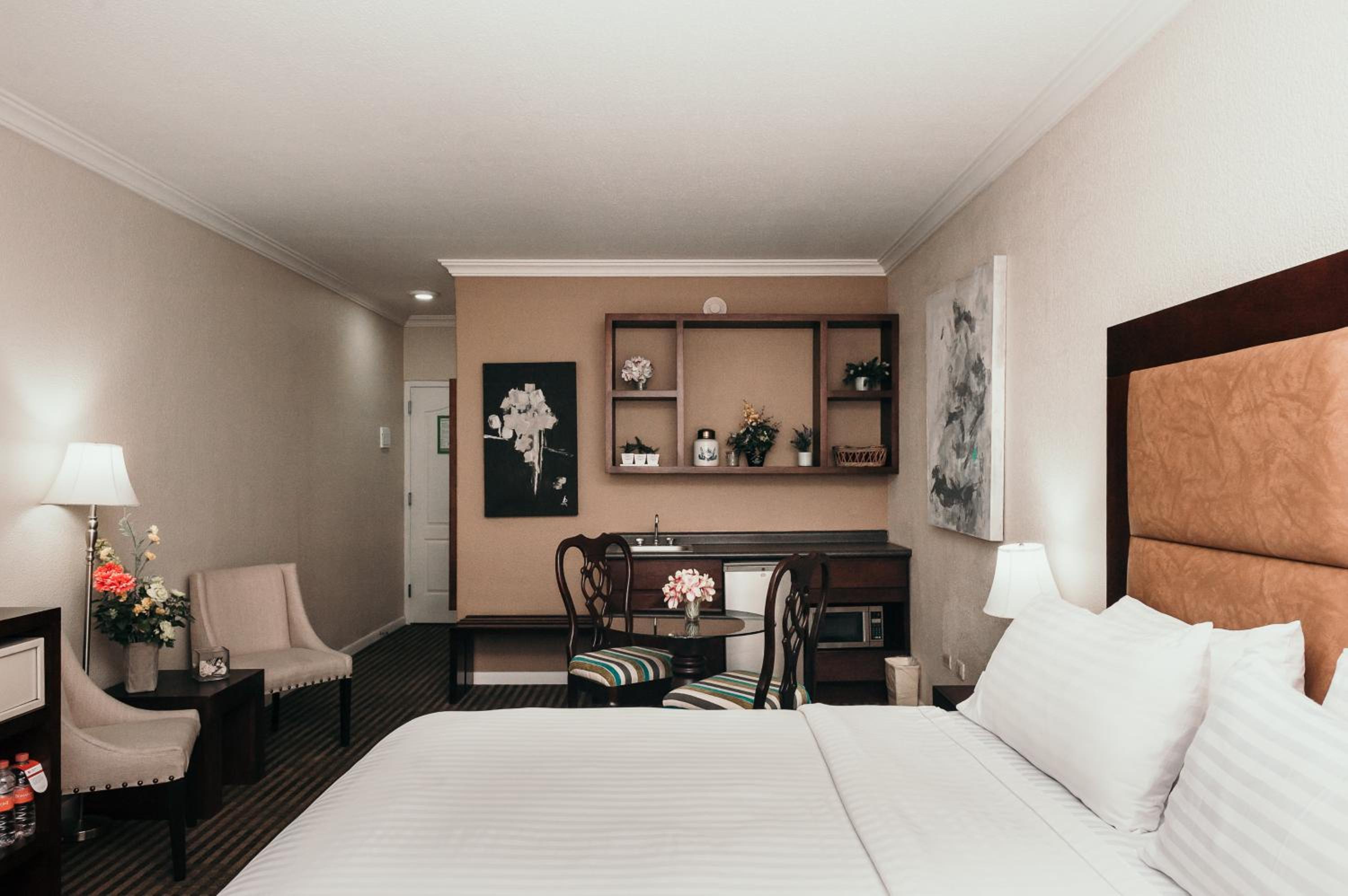 Junior King Suite - Photo 5