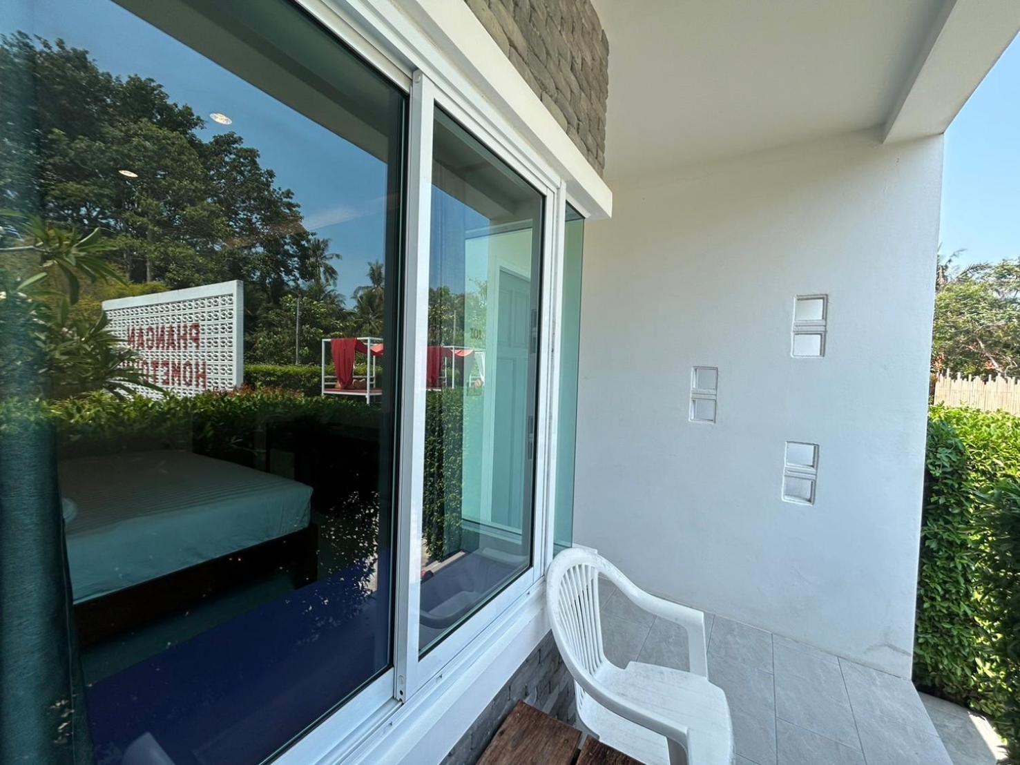 King Room with Pool View - Photo 11