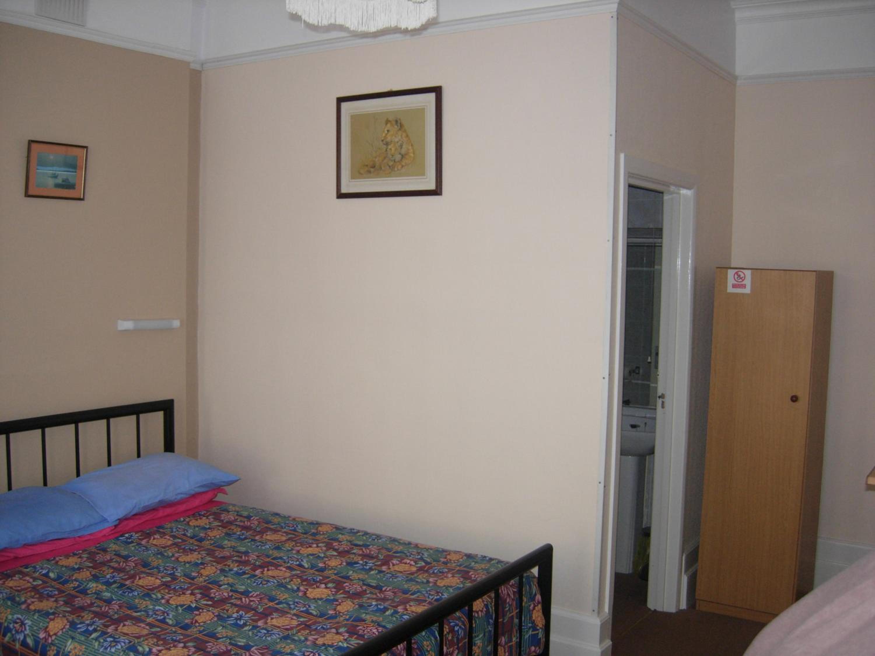 Triple Room with Bathroom - Photo 4