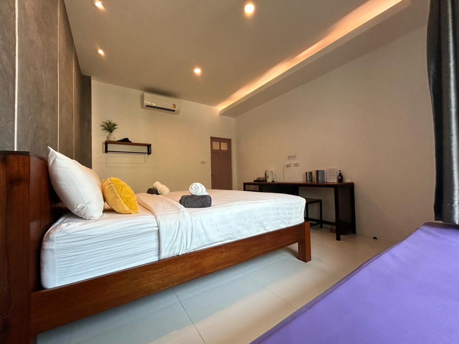 King Room with Pool View - Photo 9