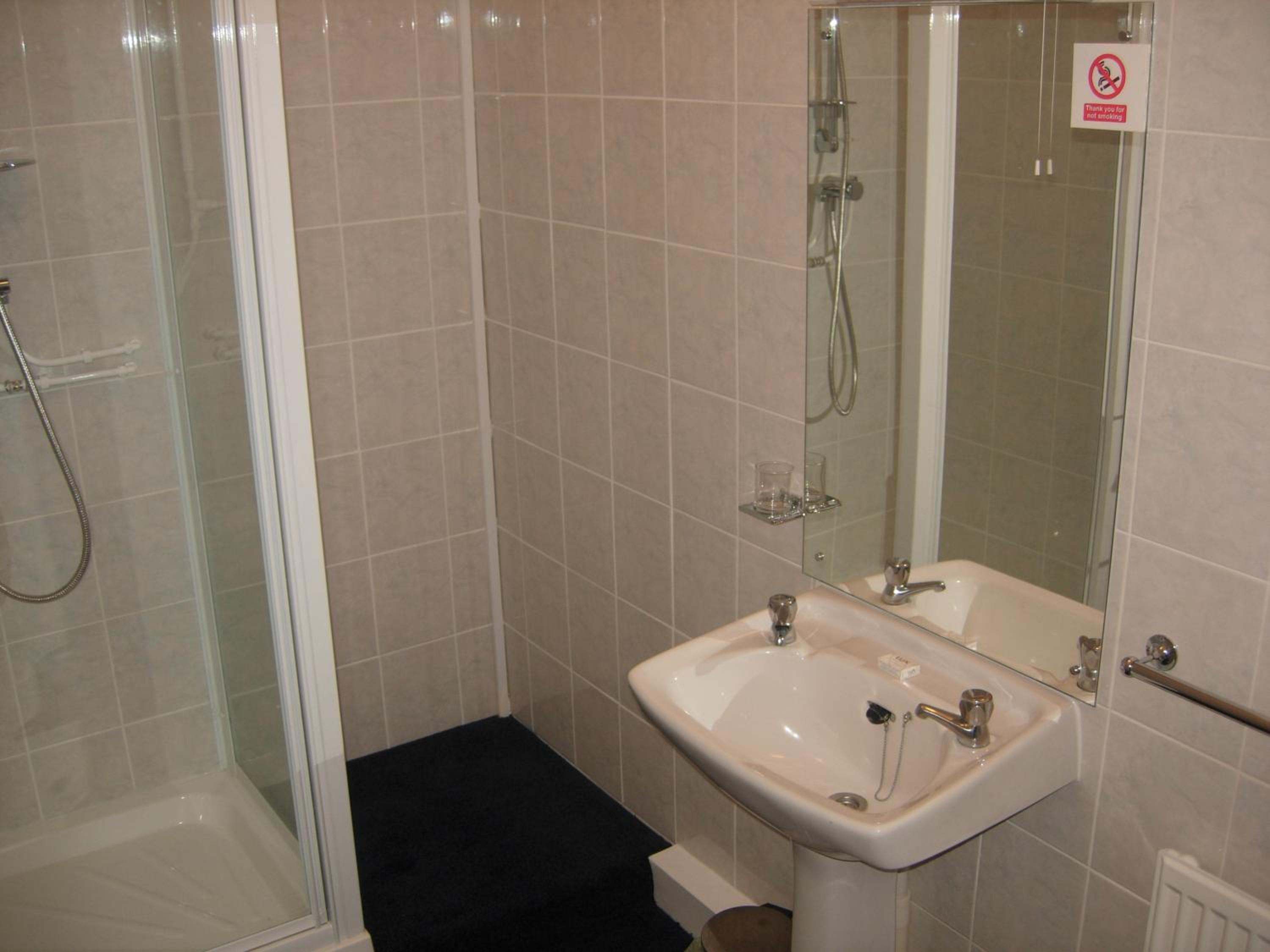 Triple Room with Bathroom - Photo 2
