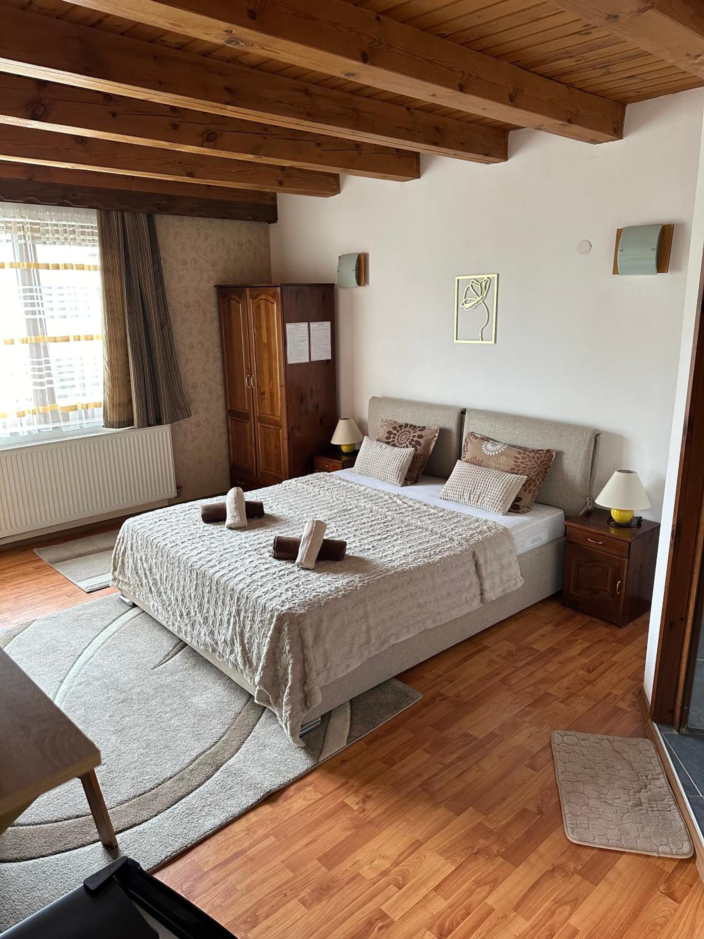 Deluxe Double Room (2 Adults + 1 Child)