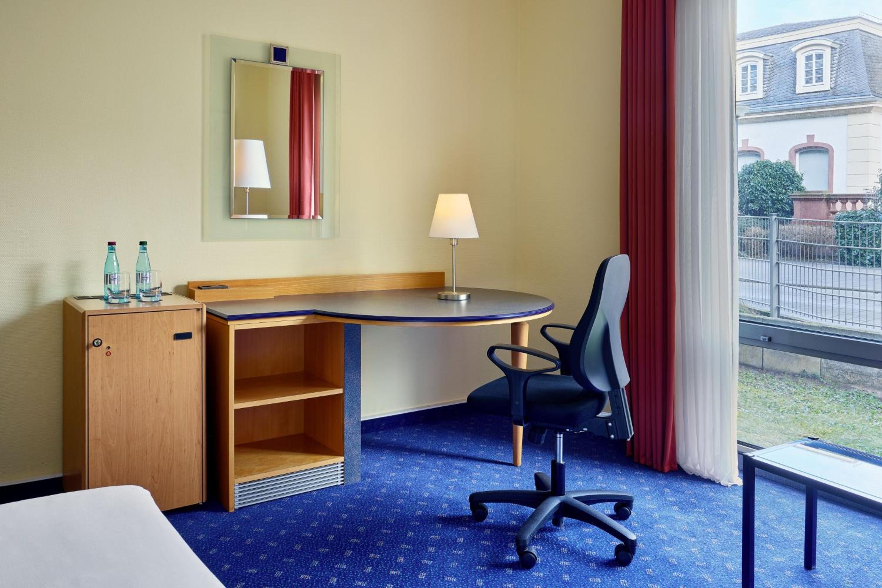 Classic Twin Room thumbnail 6