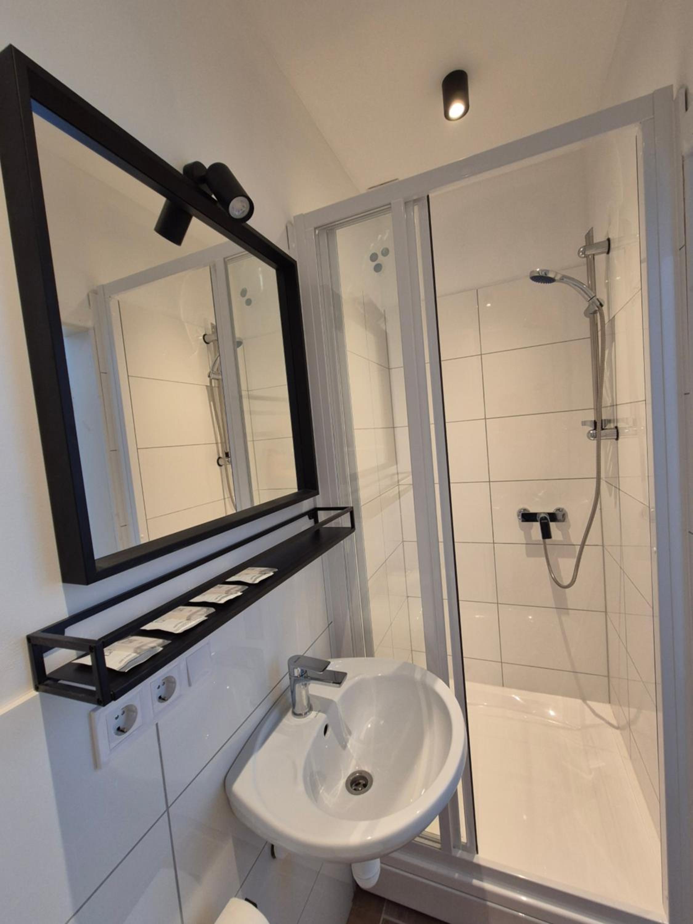 Quadruple Room - Photo 7