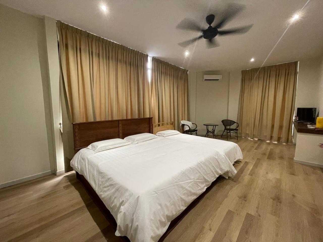 Standard Queen Room photo 3