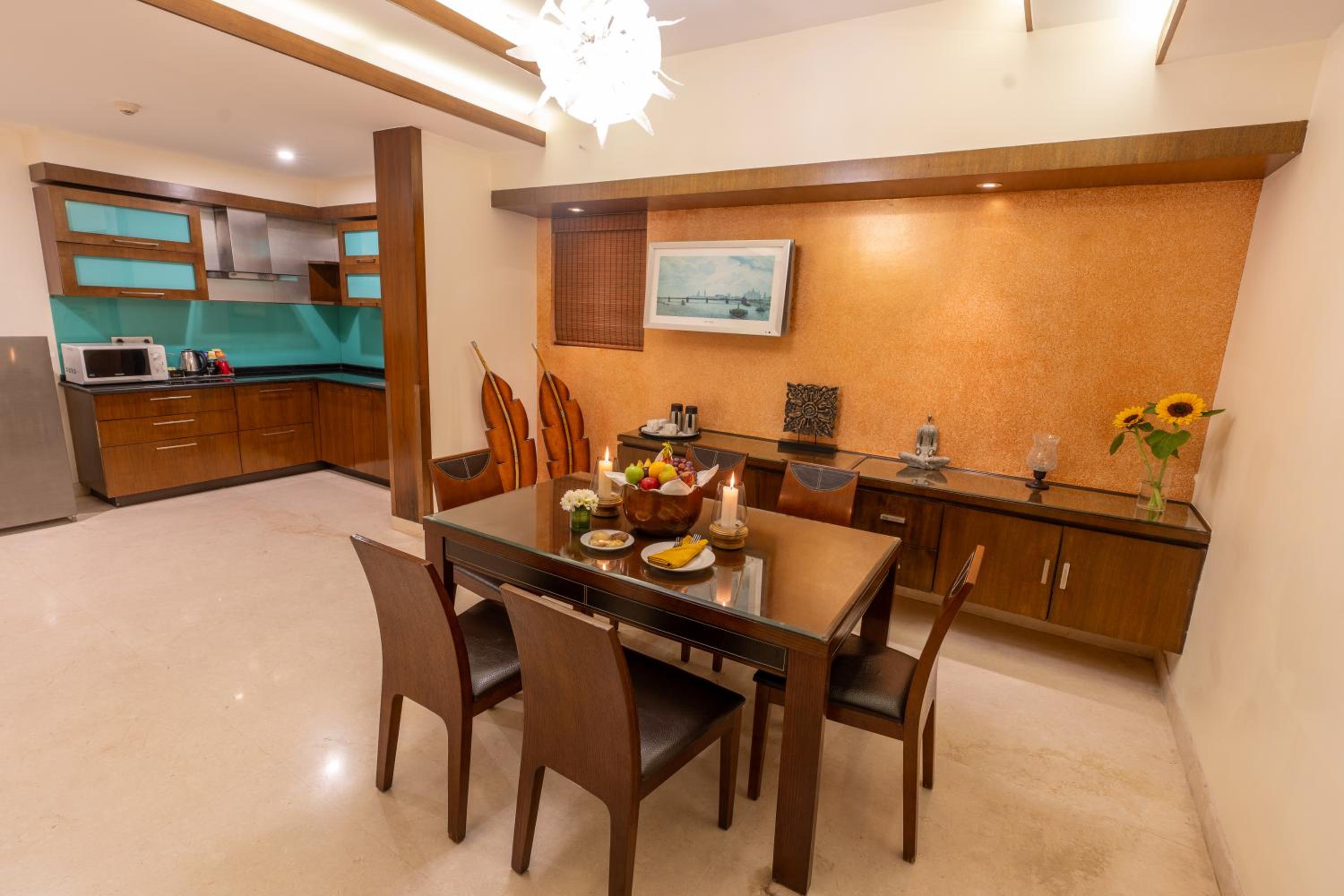 Executive Suite with One way Airport transfer,15% Discount on Food and Soft Beverage and Spa Executive Suite with One way Airport transfer,15% Discount on Food and Soft Beverage and Spa